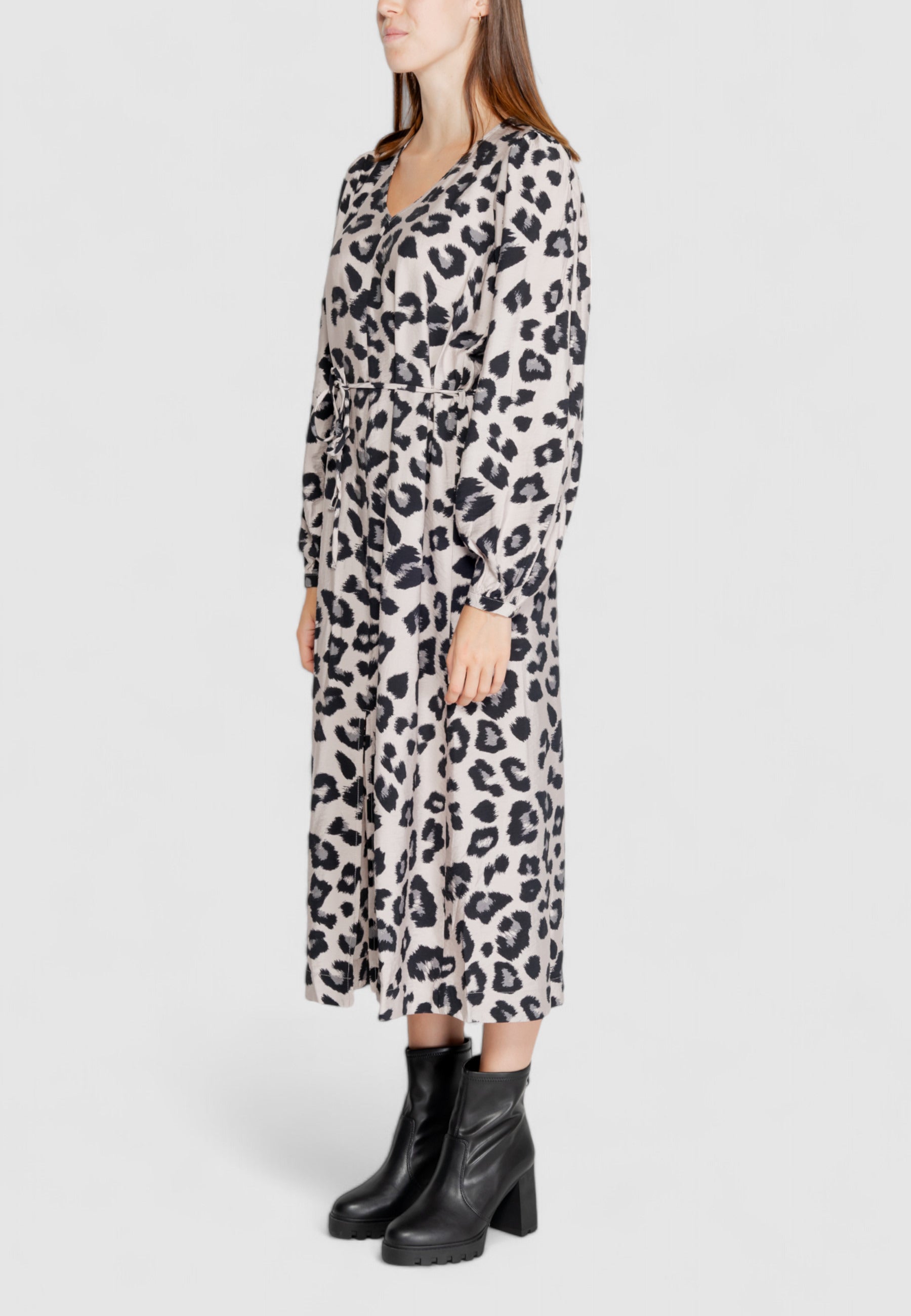 Long dress Jacqueline de Yong JDYCAROLINE L/S MIDI SLIT DRESS WVN