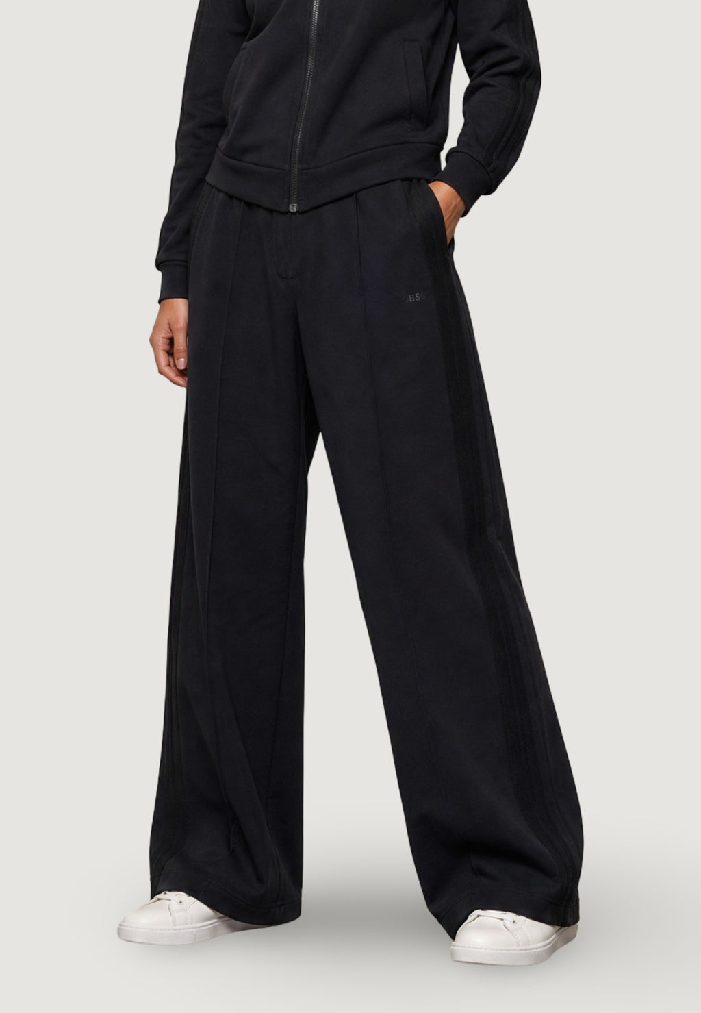Pantaloni sportivi Guess Active LYRA STRAIGHT PANT