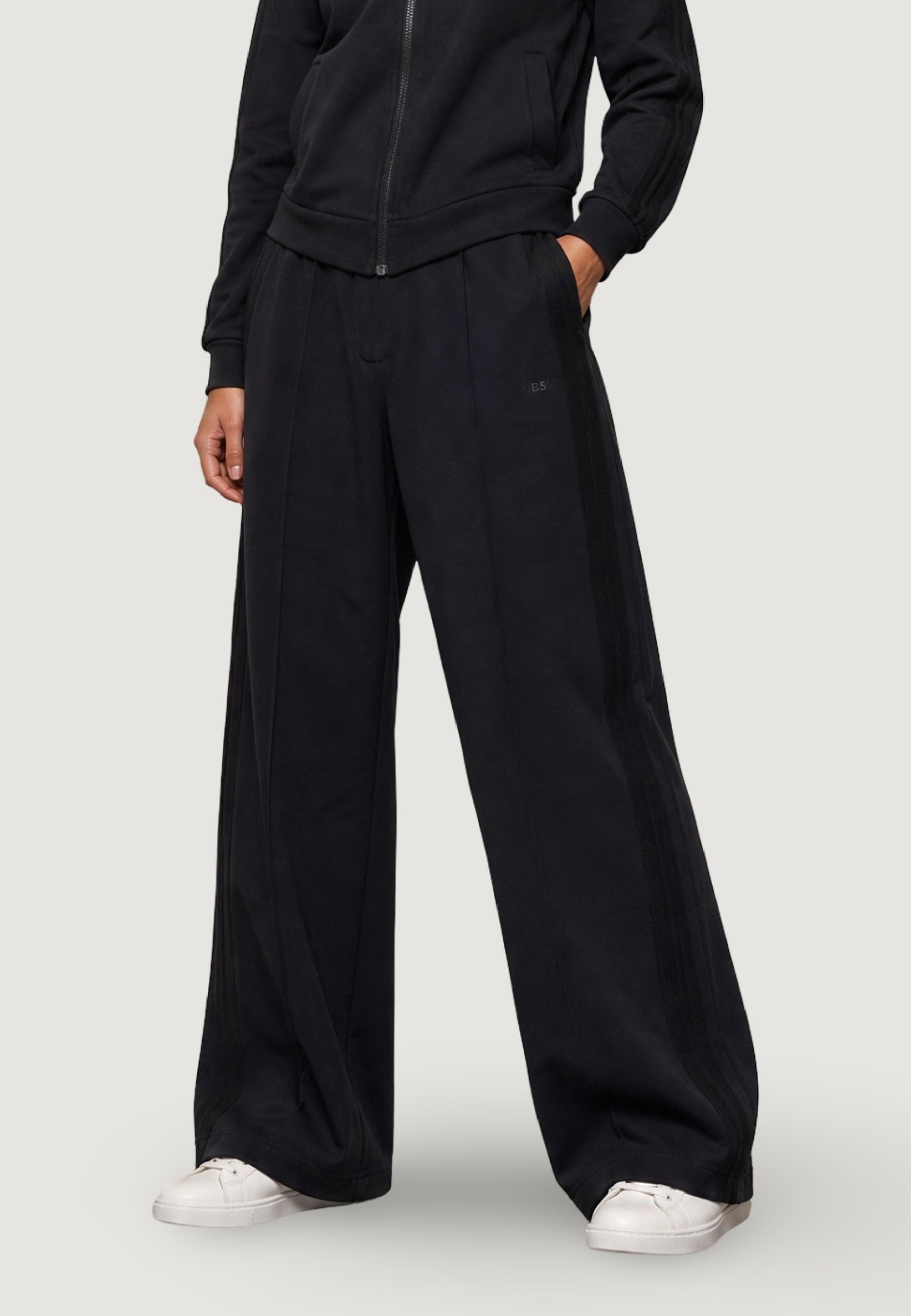 Pantaloni sportivi Guess Active LYRA STRAIGHT PANT