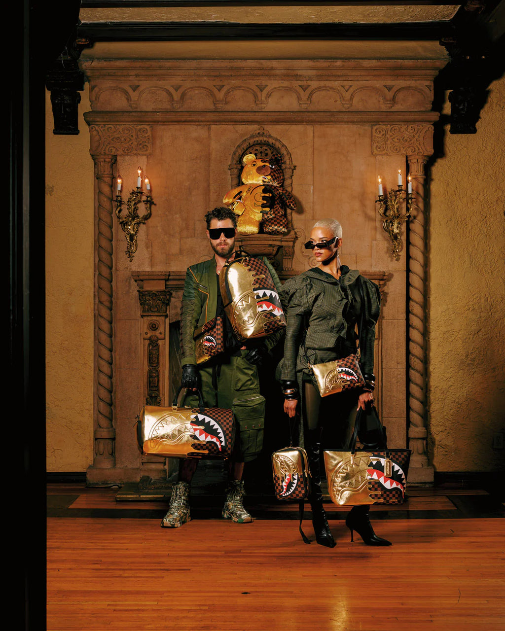  Sprayground SHARKS IN PARIS GOLD DRIP CROSSOVER CLUTCH