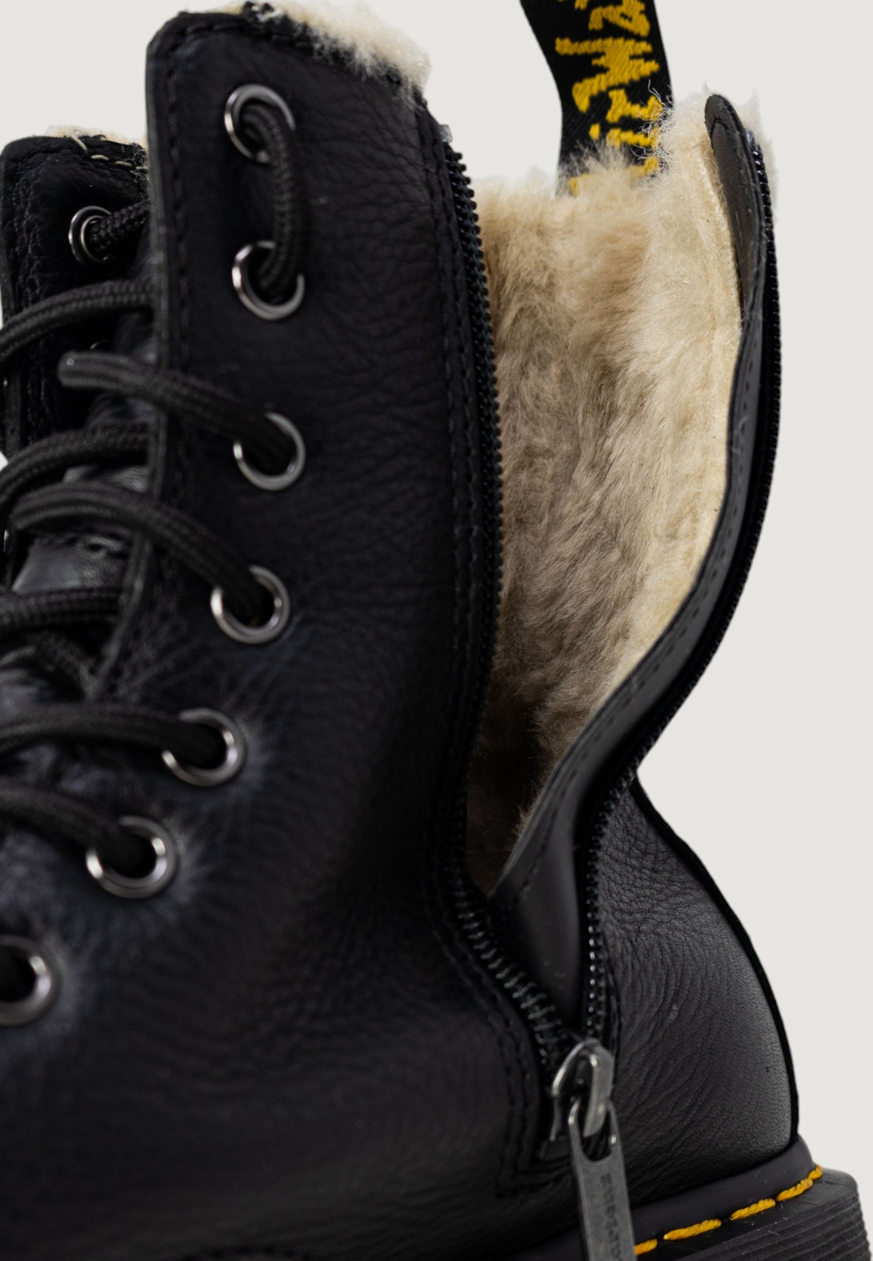 Anfibi Dr. Martens JADON FL BLACK PISA - Imballo Originale Danneggiato - Prodotto Integro