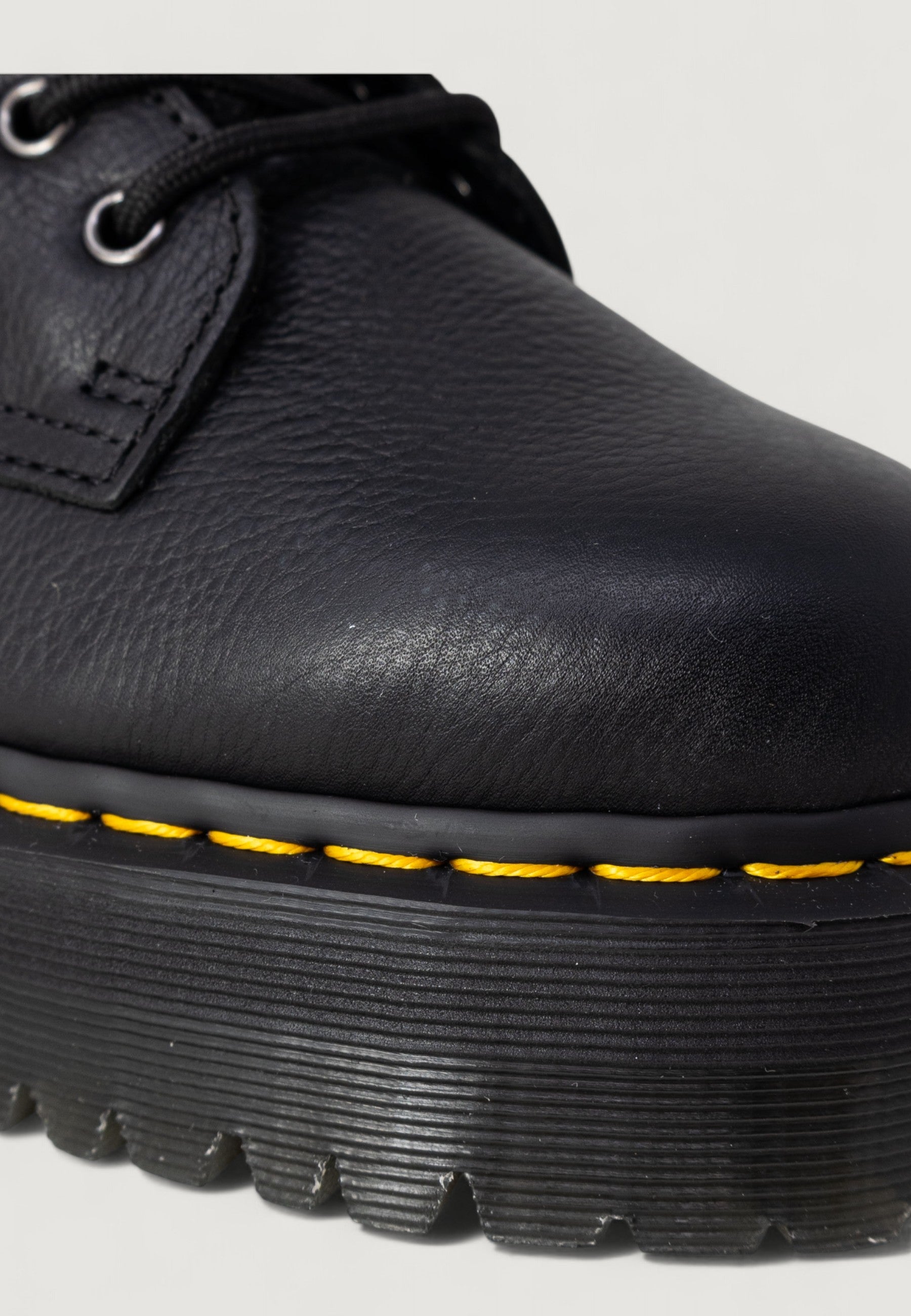 Anfibi Dr. Martens JADON FL BLACK PISA - Imballo Originale Danneggiato - Prodotto Integro