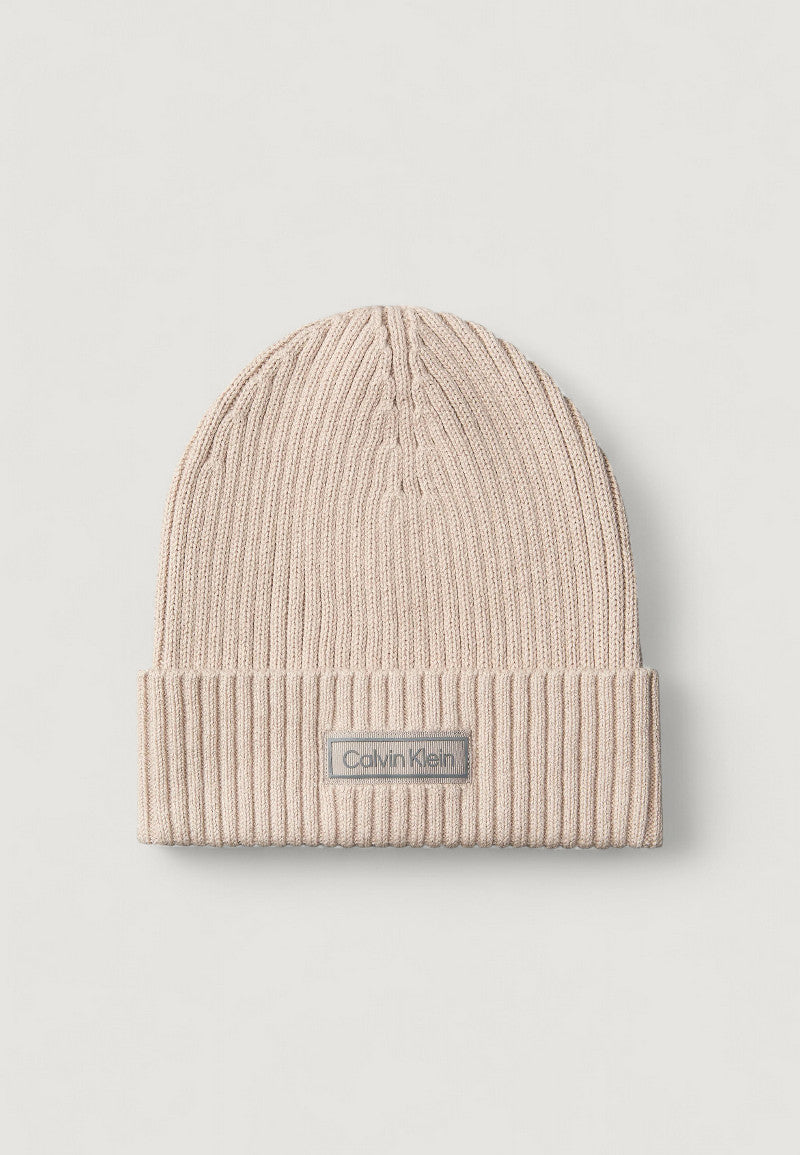 Cap Calvin Klein PATCH CHUNKY RIB COTTON BEANIE