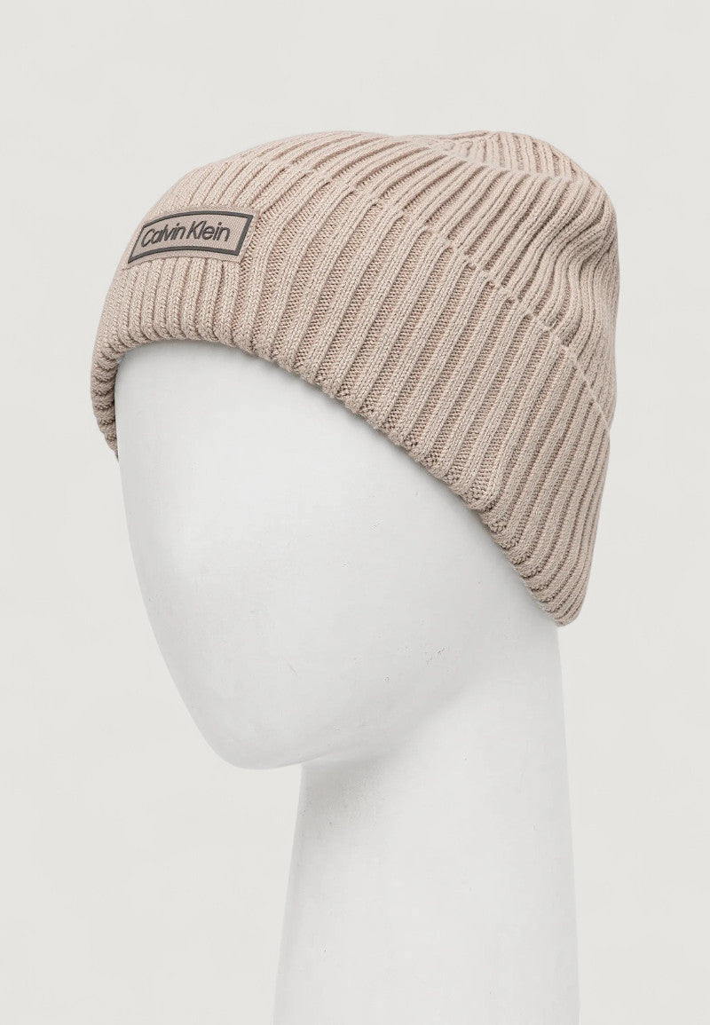 Cap Calvin Klein PATCH CHUNKY RIB COTTON BEANIE
