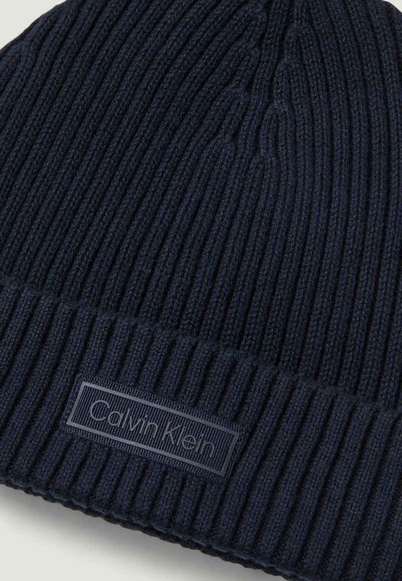 Cap Calvin Klein PATCH CHUNKY RIB COTTON BEANIE