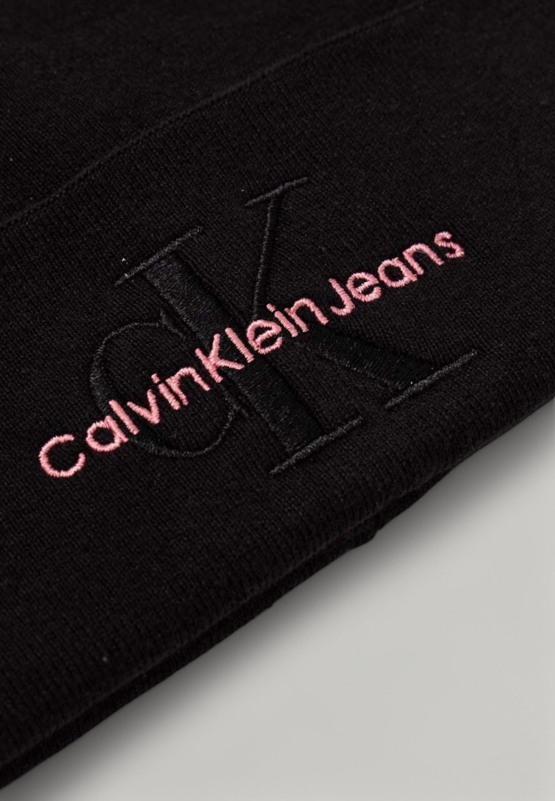 Berretto Calvin Klein Jeans MONO LOGO EMBRO BEANIE