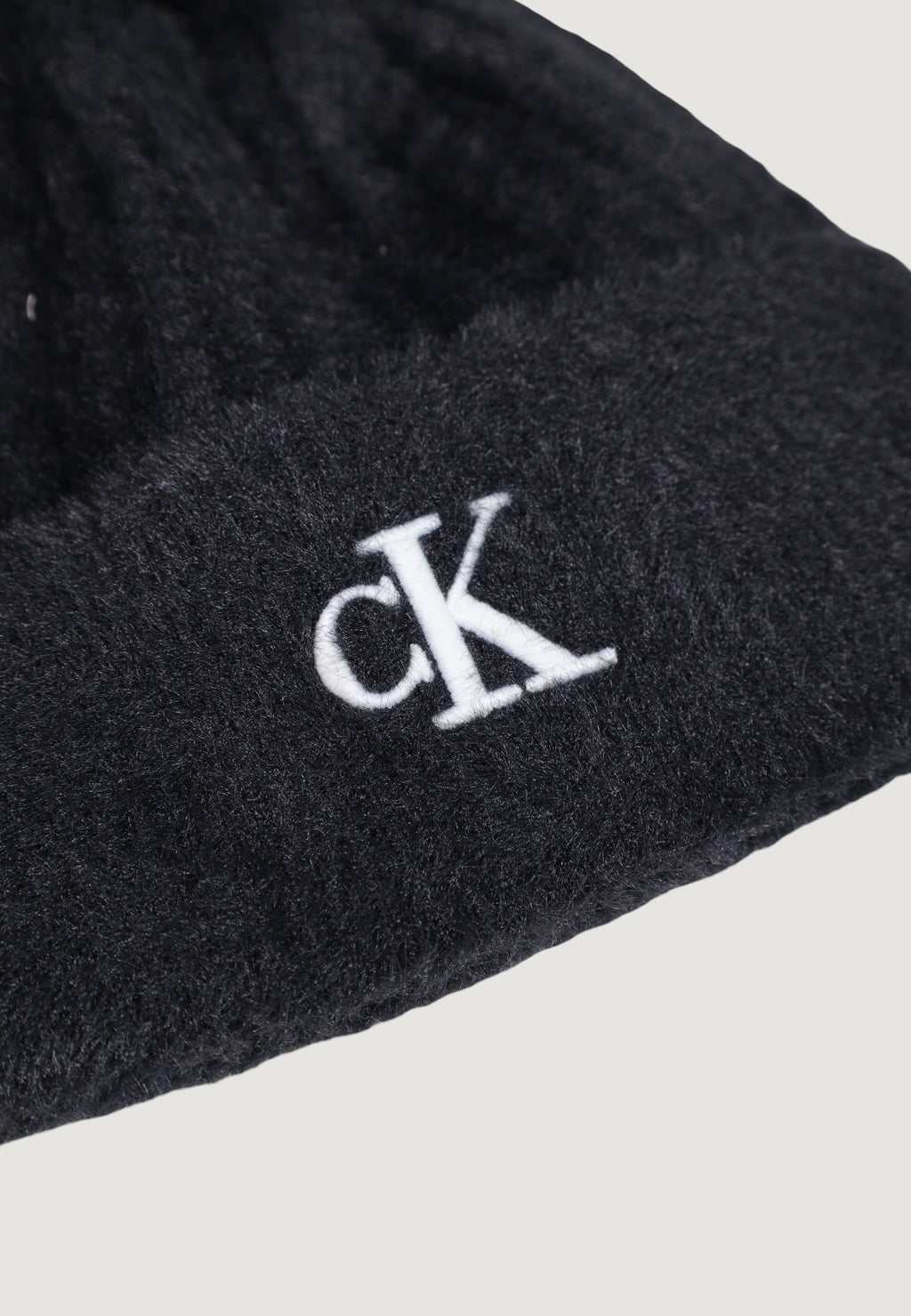 Berretto Calvin Klein FUZ?ZY RIB POMPOM BEANIE