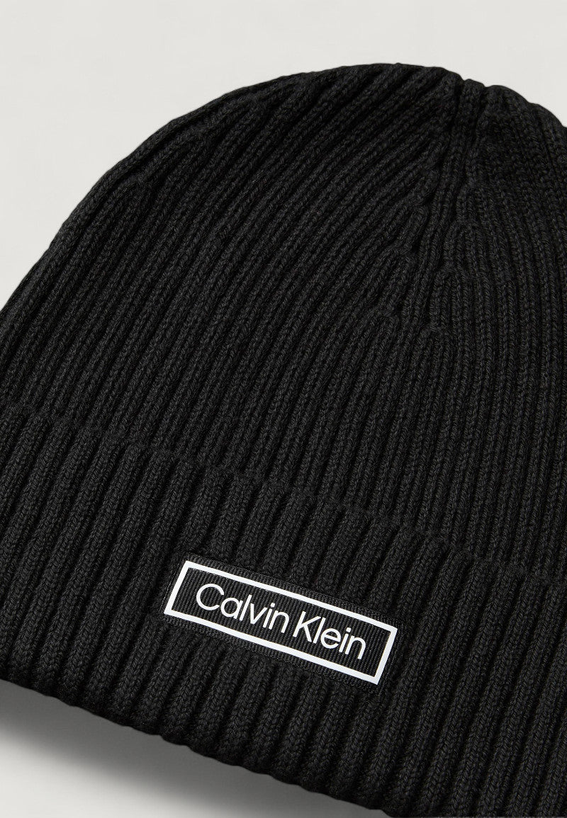 Cap Calvin Klein PATCH CHUNKY RIB COTTON BEANIE