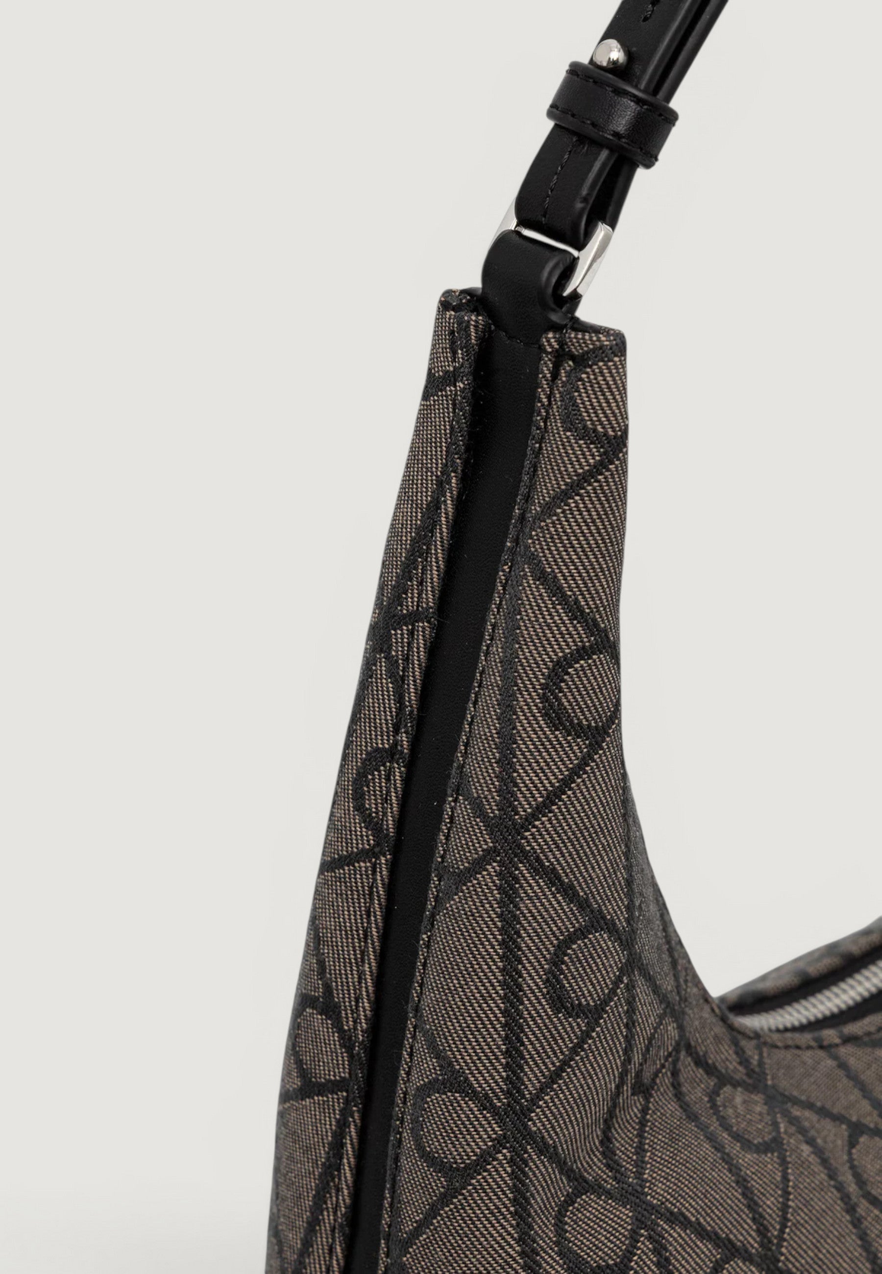 Borsa Calvin Klein EMBLEM JACQUARD SHOULDER BAG