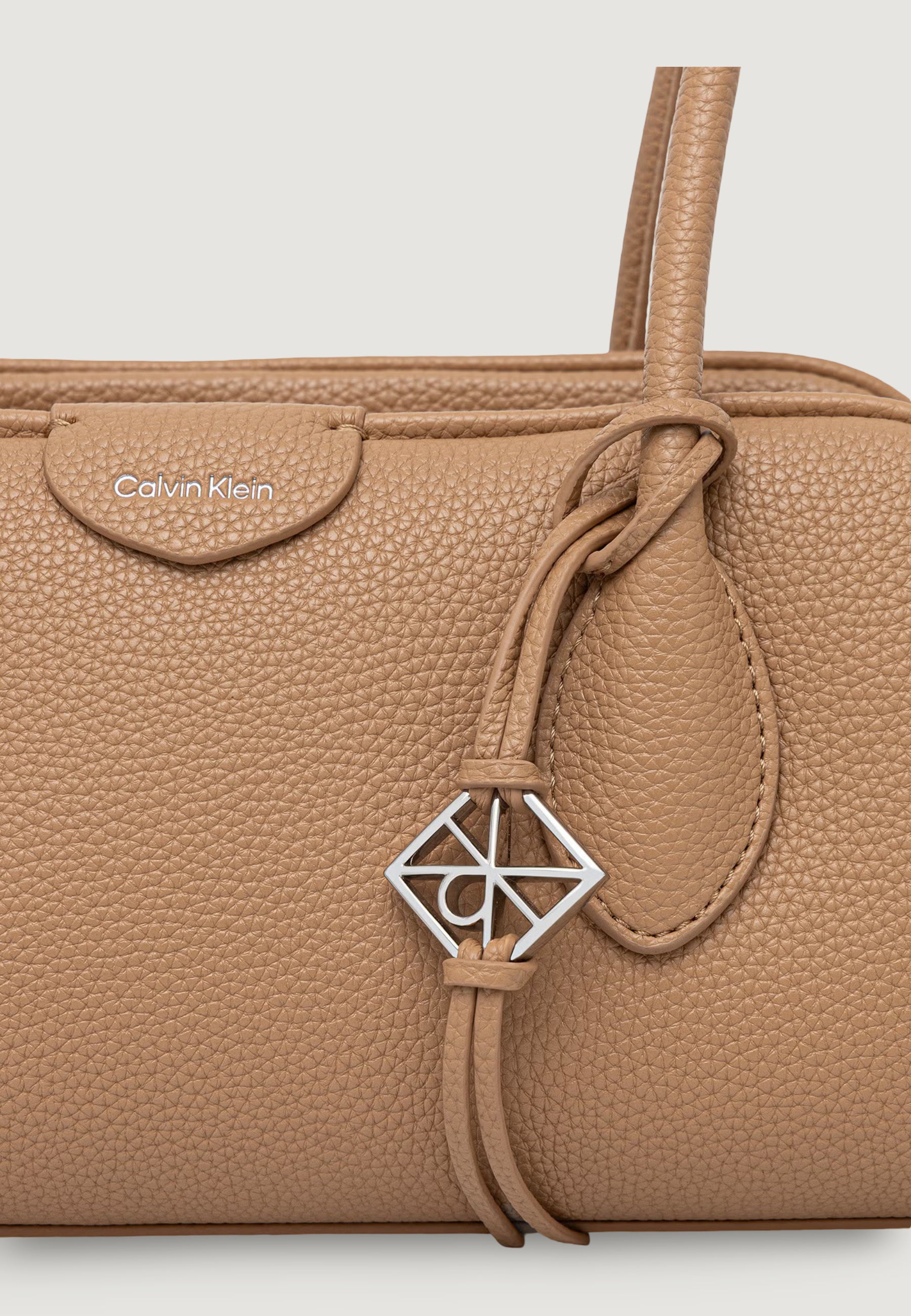 Borsa Calvin Klein EMBLEM TRIO PEBBLE SHOULDER BAG