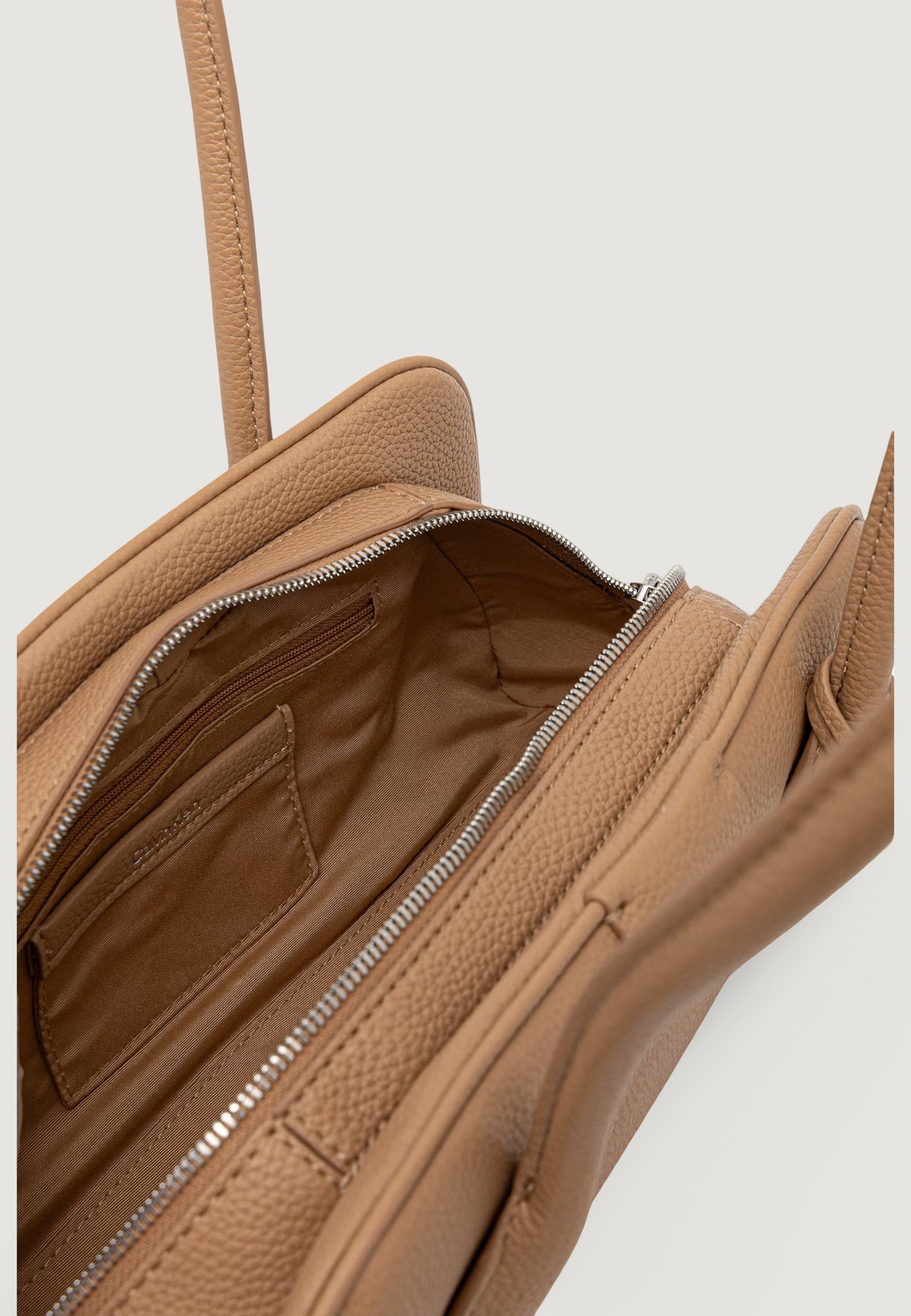 Borsa Calvin Klein EMBLEM TRIO PEBBLE SHOULDER BAG