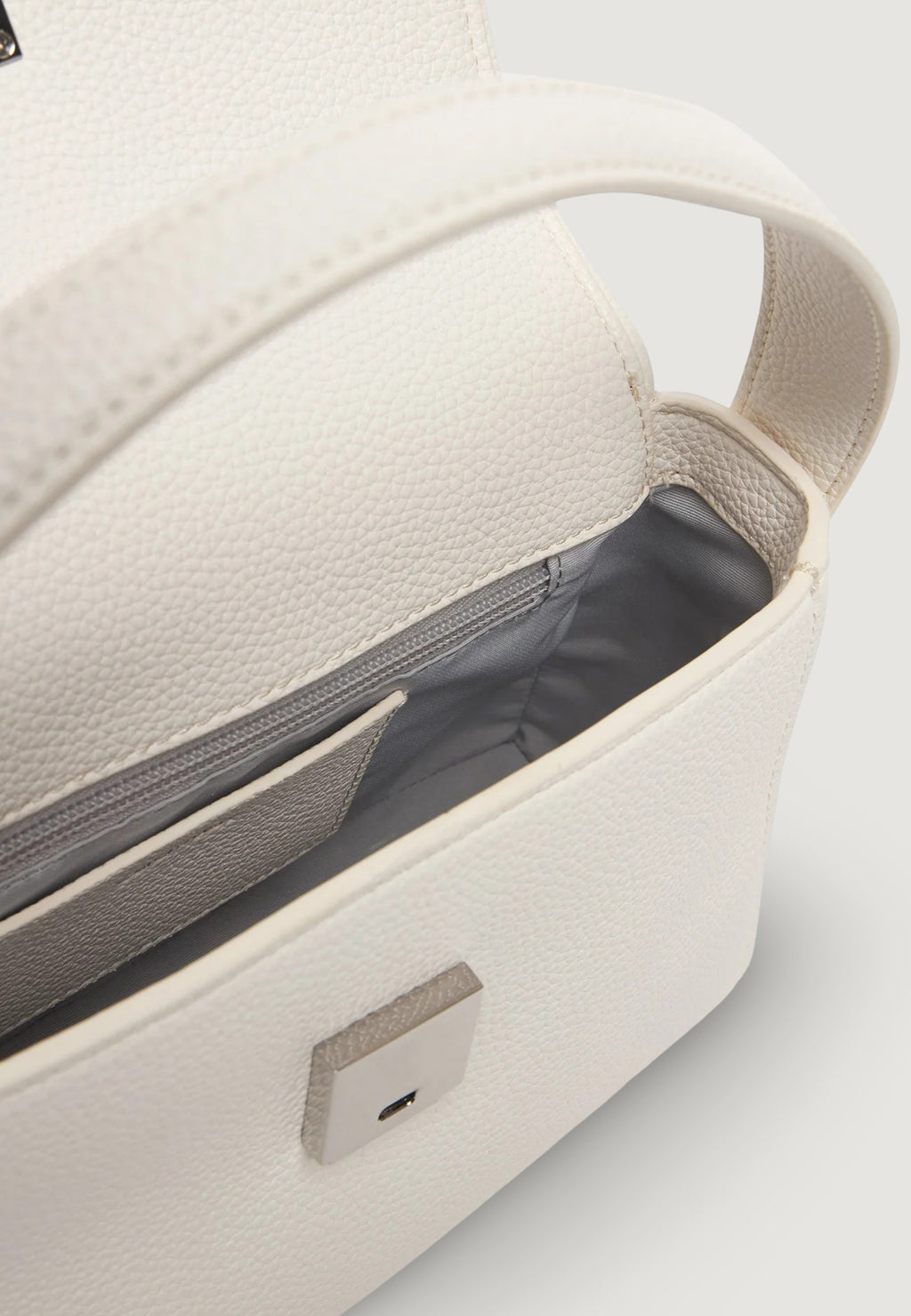 Borsa Calvin Klein EMBLEM HW PEBBLE SHOULDER  25