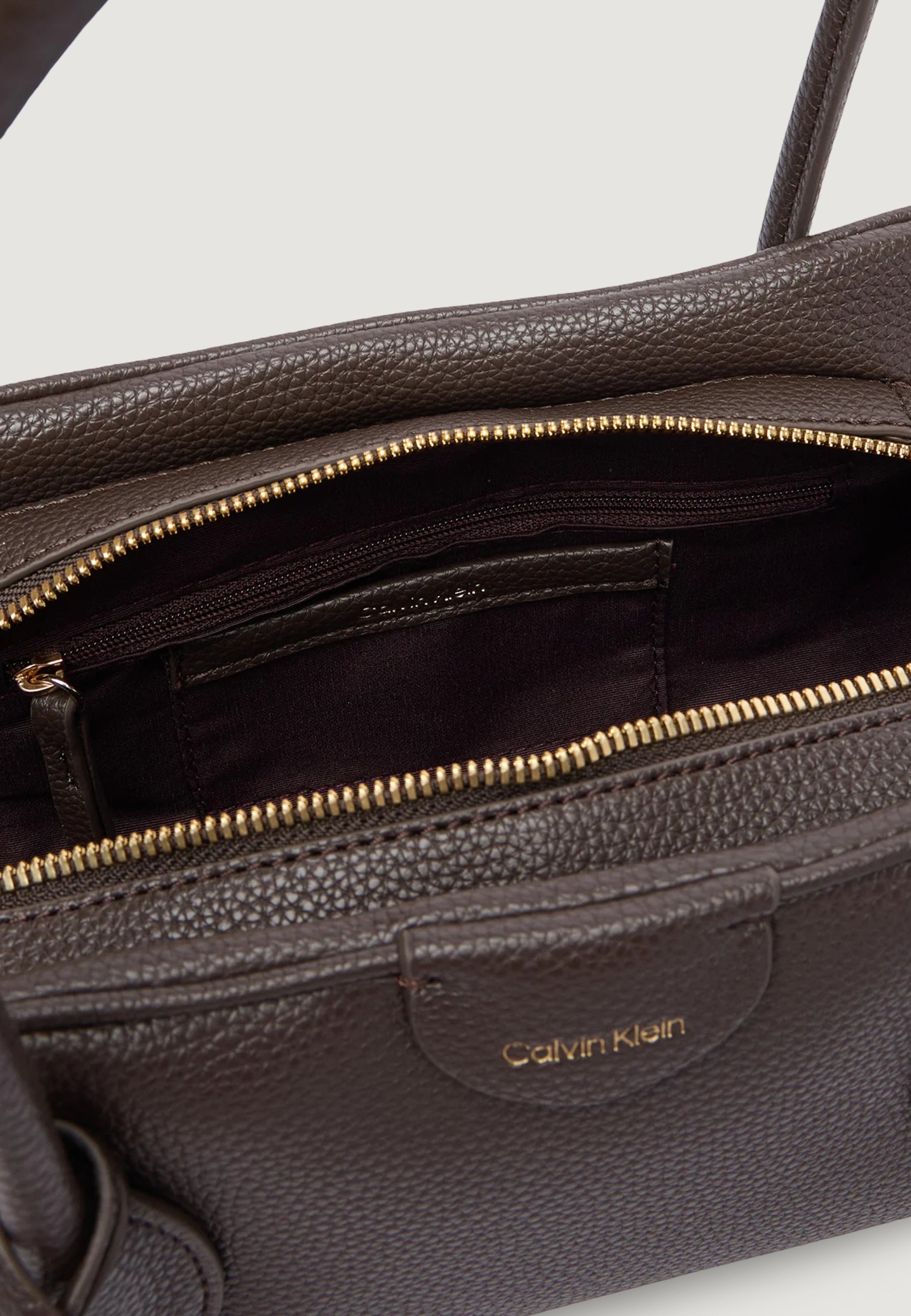 Borsa Calvin Klein EMBLEM TRIO PEBBLE SHOULDER BAG