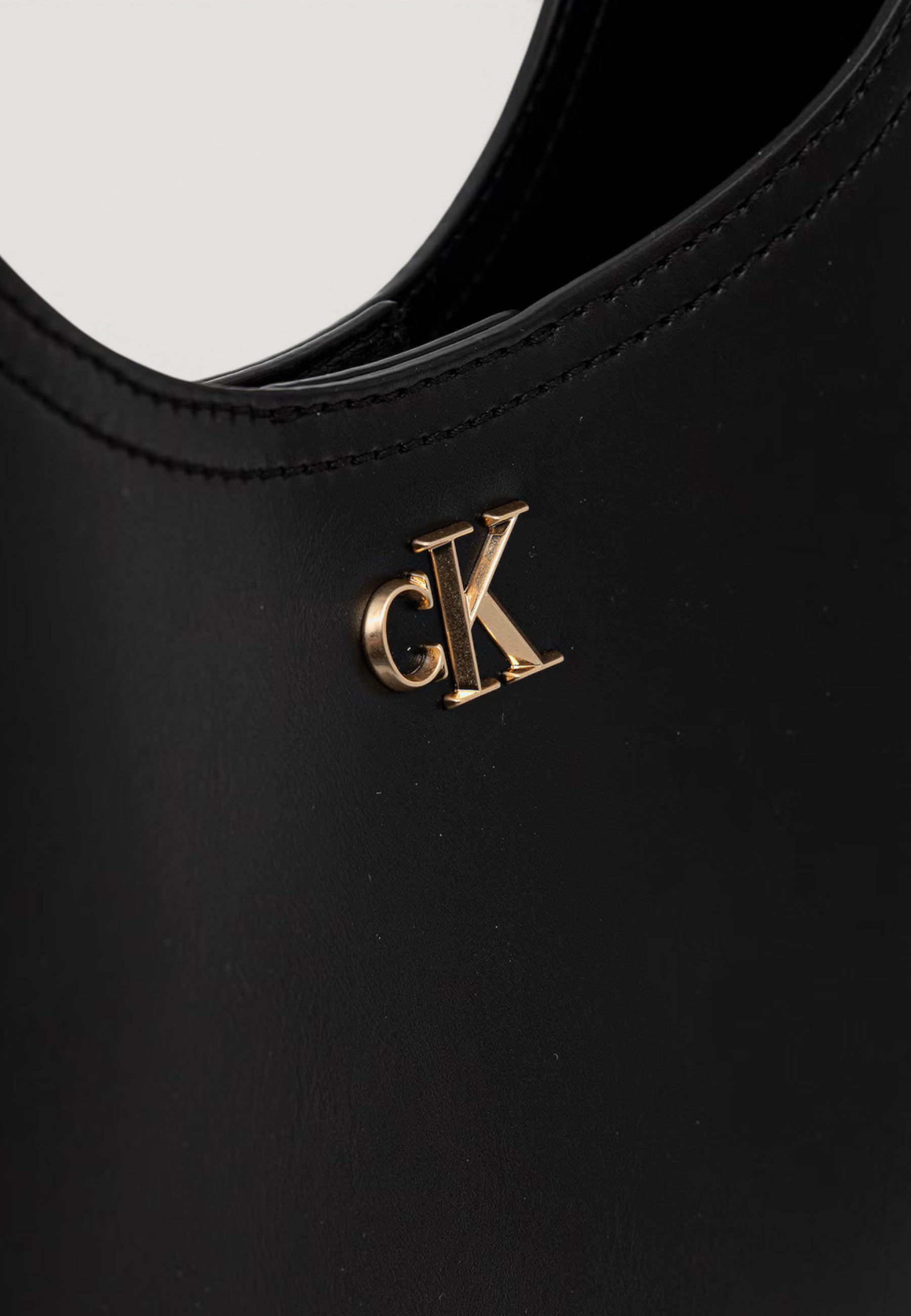 Borsa Calvin Klein CK MEDIUM SHOULDER BAG