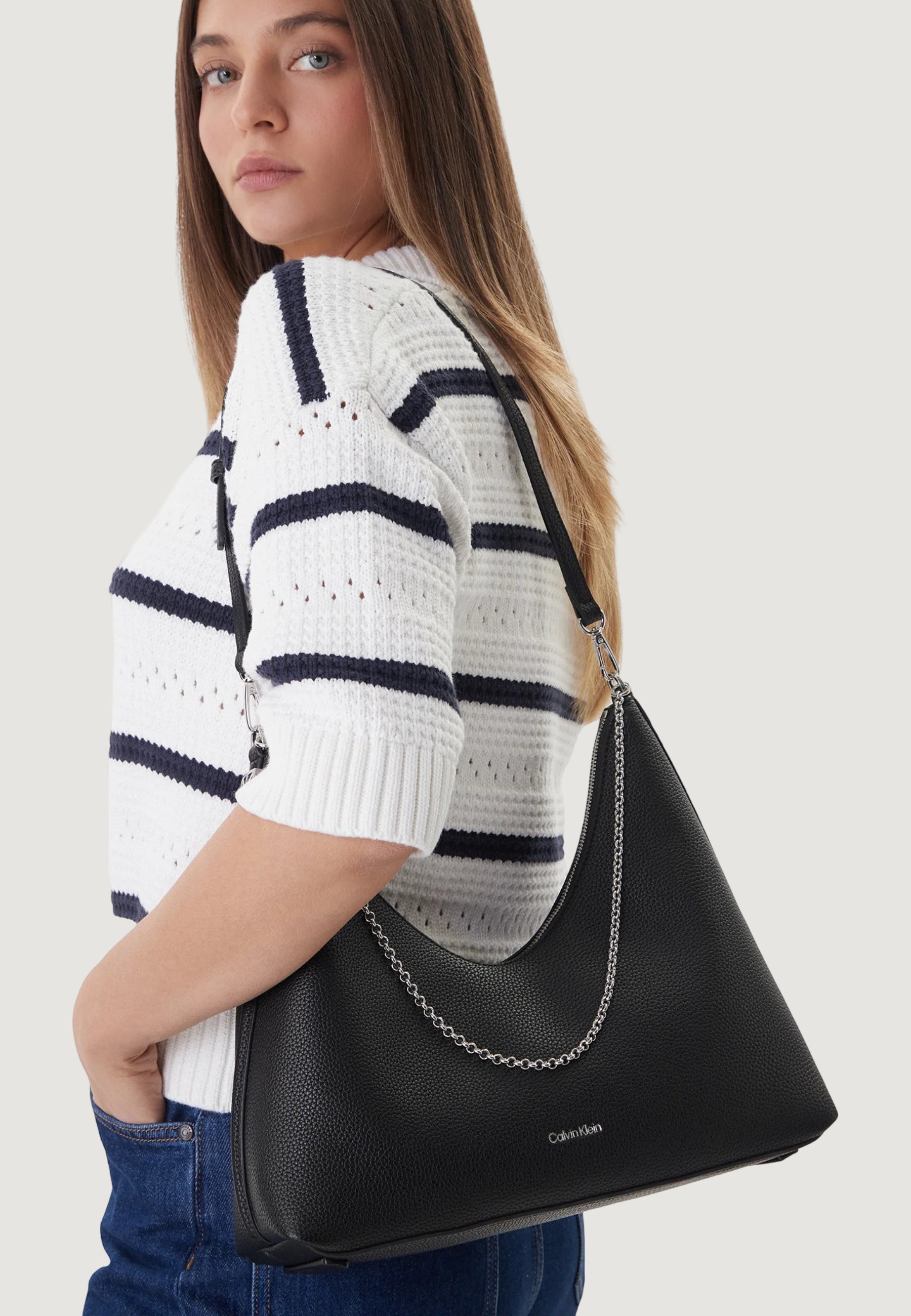 Borsa Calvin Klein EMBLEM HW PEBBLE