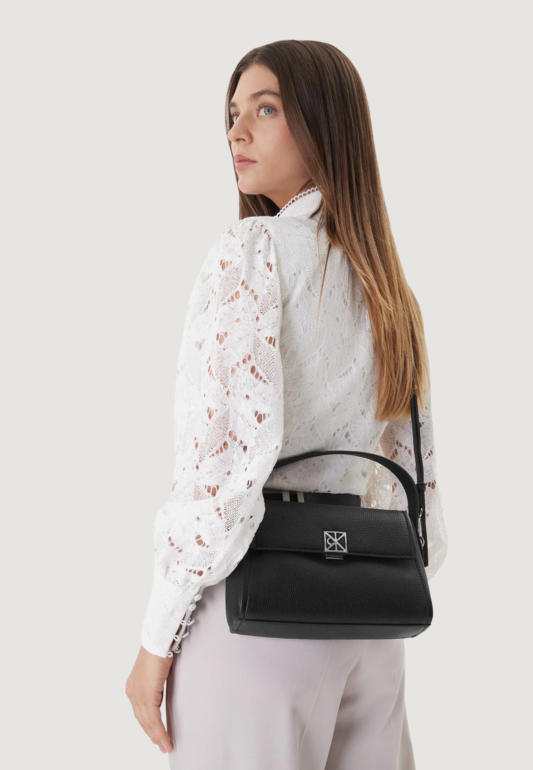 Borsa Calvin Klein EMBLEM HW PEBBLE SHOULDER  25