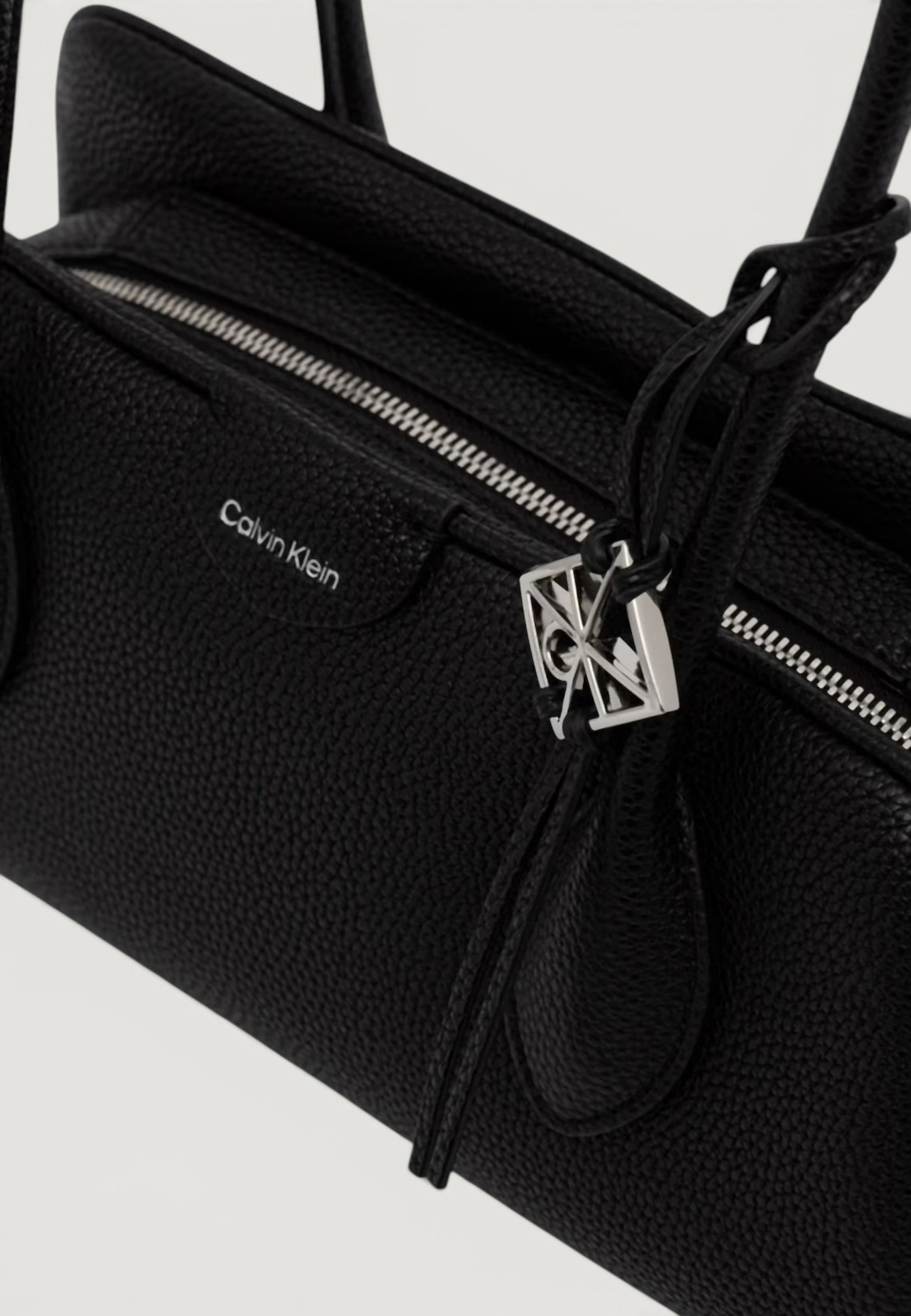 Borsa Calvin Klein EMBLEM TRIO PEBBLE SHOULDER BAG