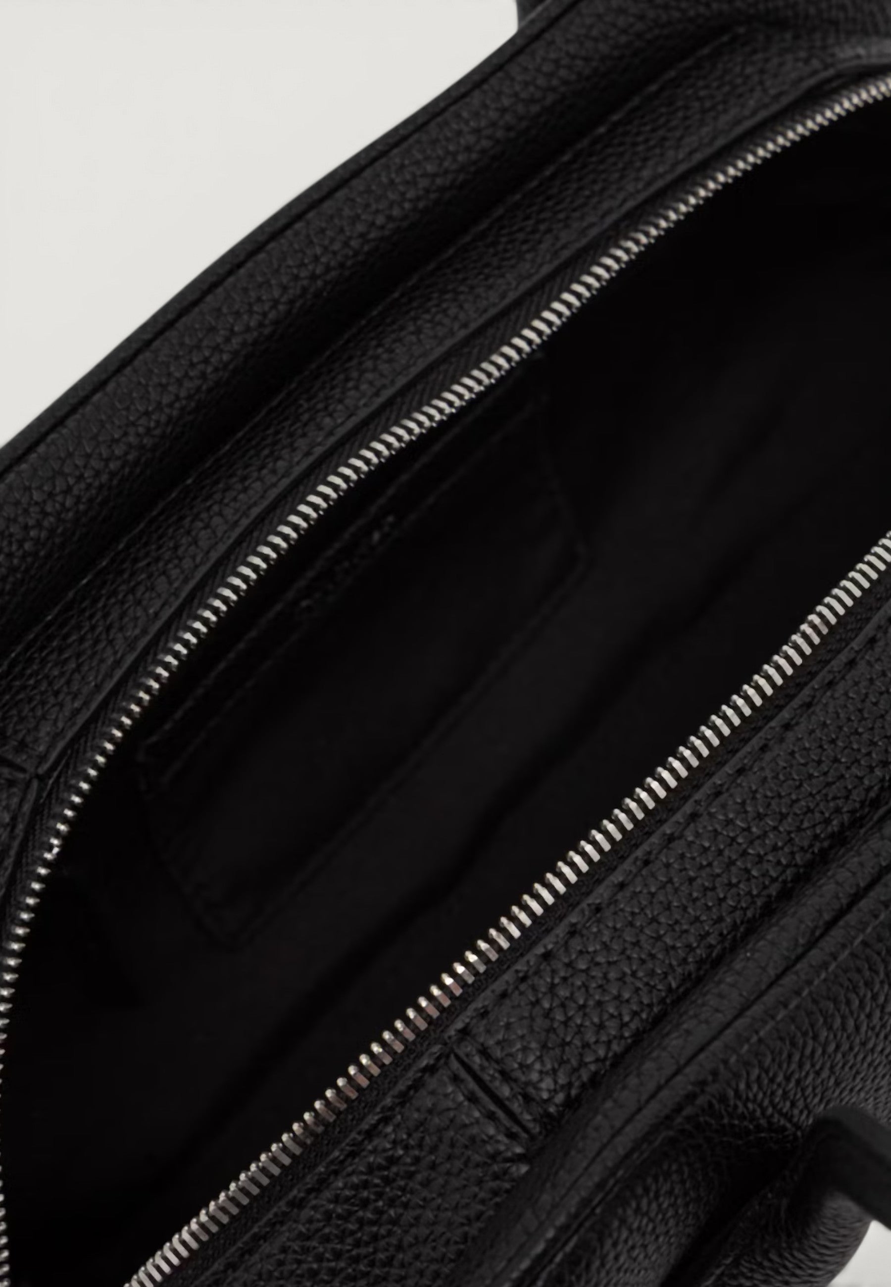 Borsa Calvin Klein EMBLEM TRIO PEBBLE SHOULDER BAG