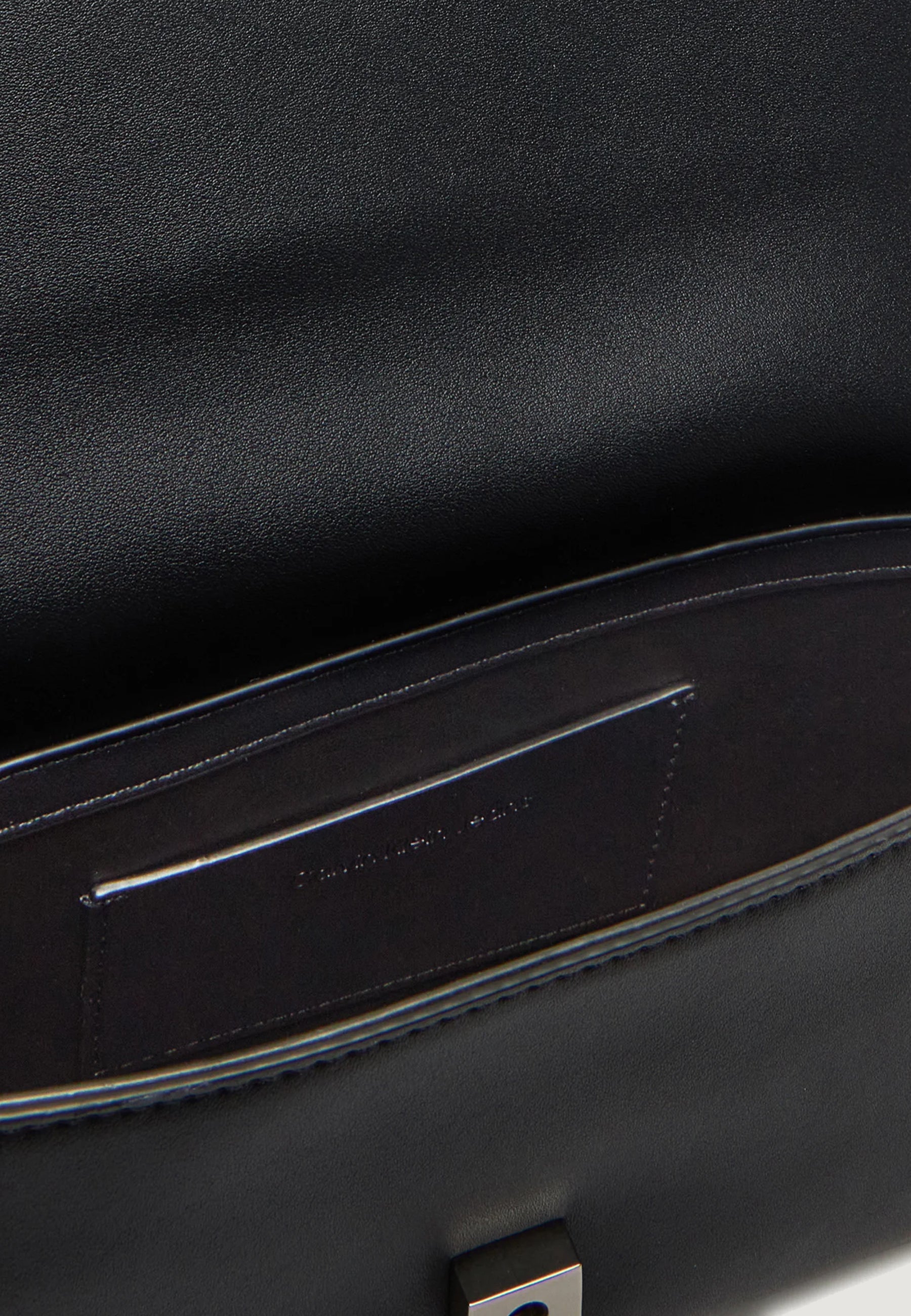 Bag Calvin Klein SCULPTED FLAP SHOULDER POUCH