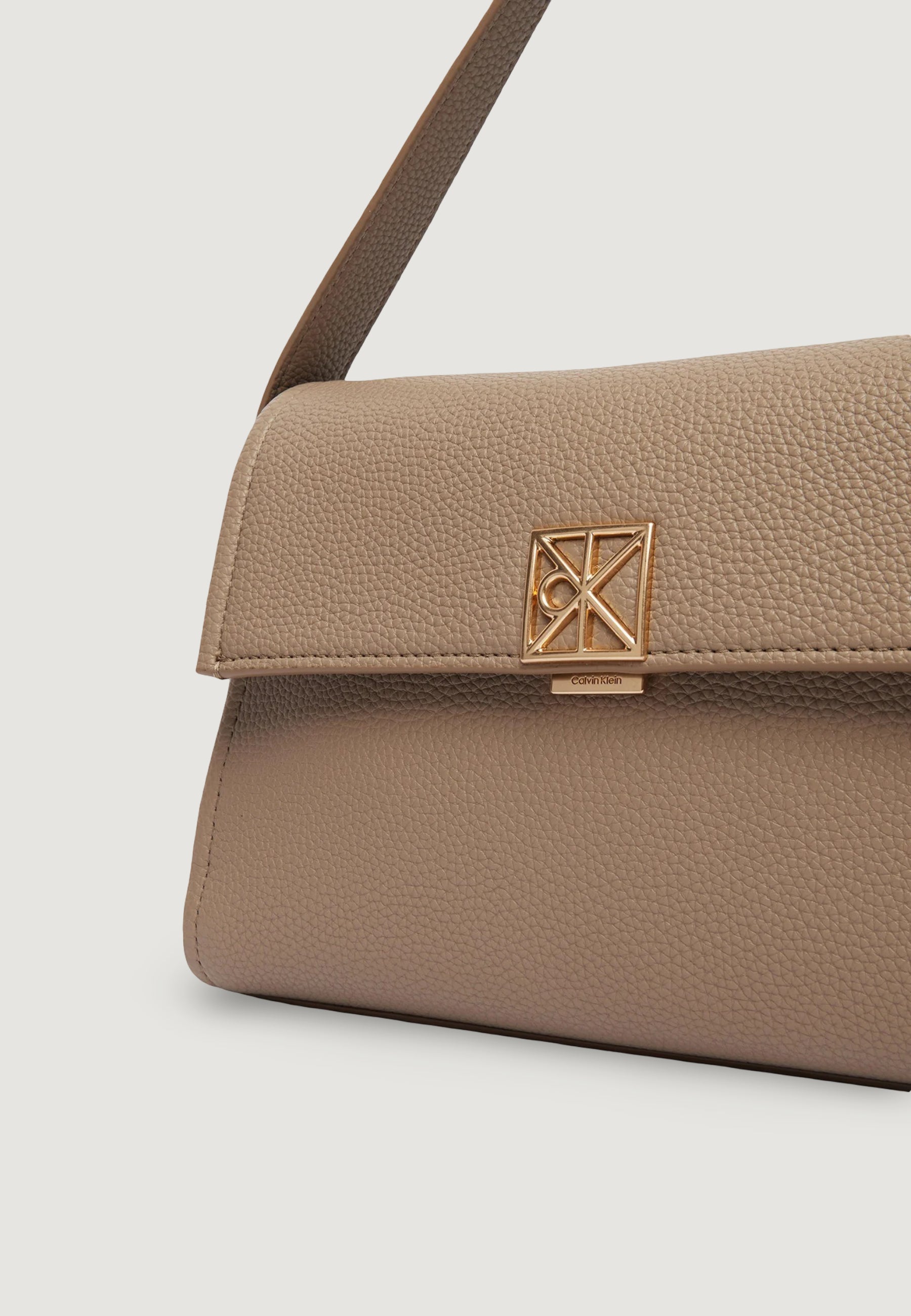 Borsa Calvin Klein EMBLEM HW PEBBLE SHOULDER  25