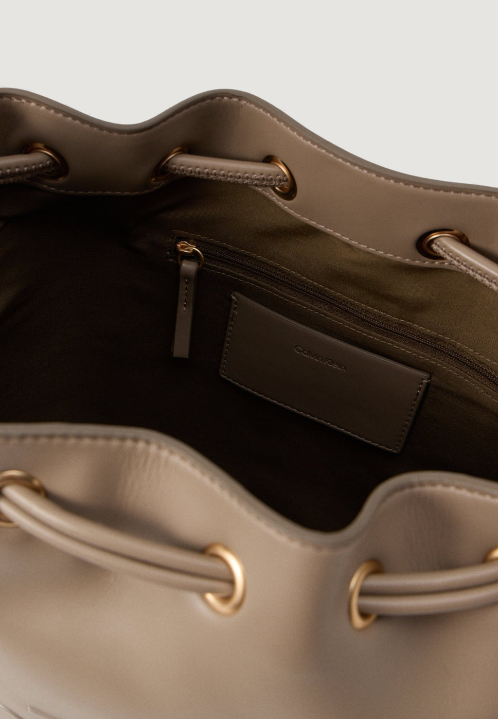 Borsa Calvin Klein RAISED CK LARGE BUCKET