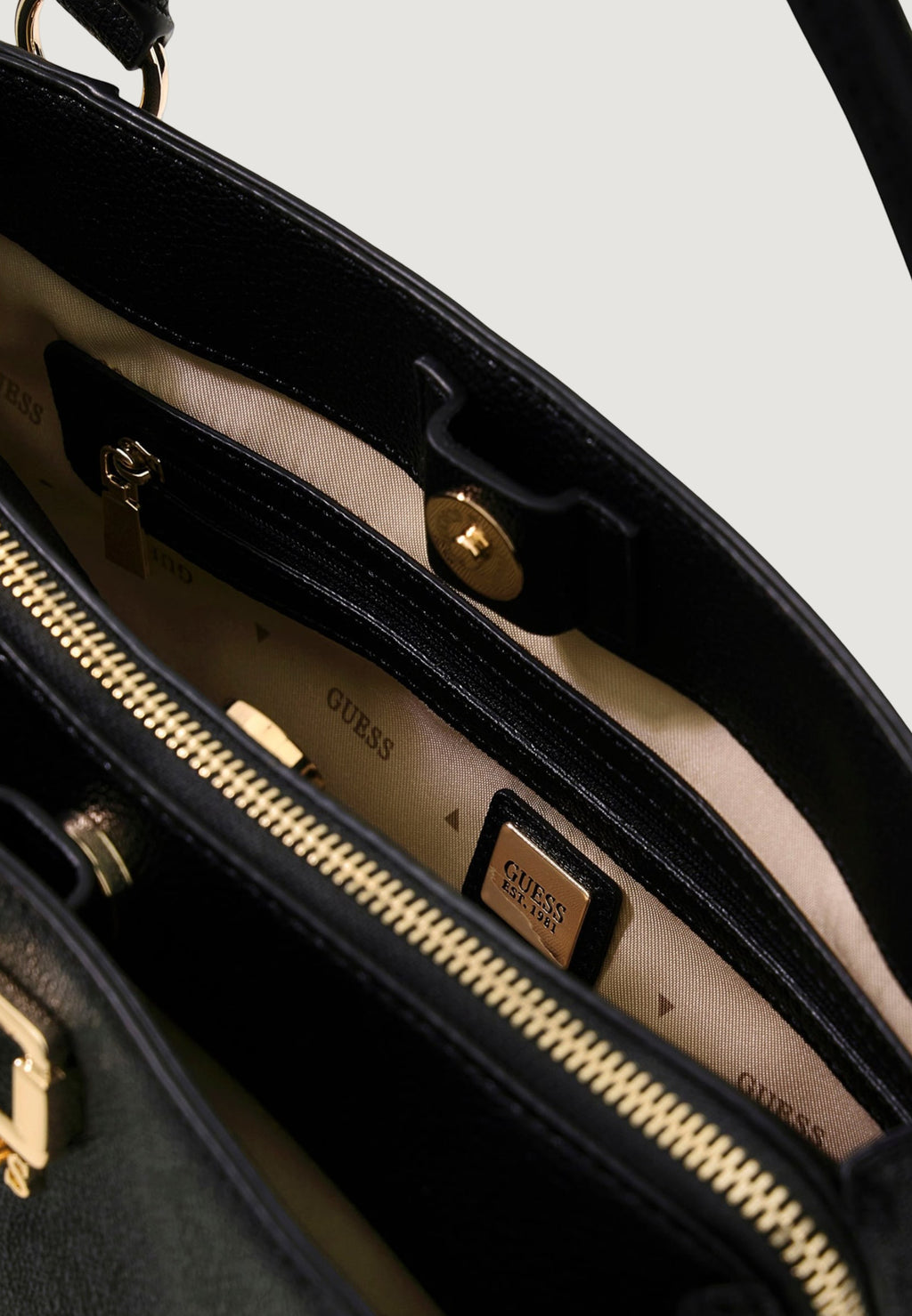 Borsa Guess KARNILLA LOGO GFRIEND SATHEL