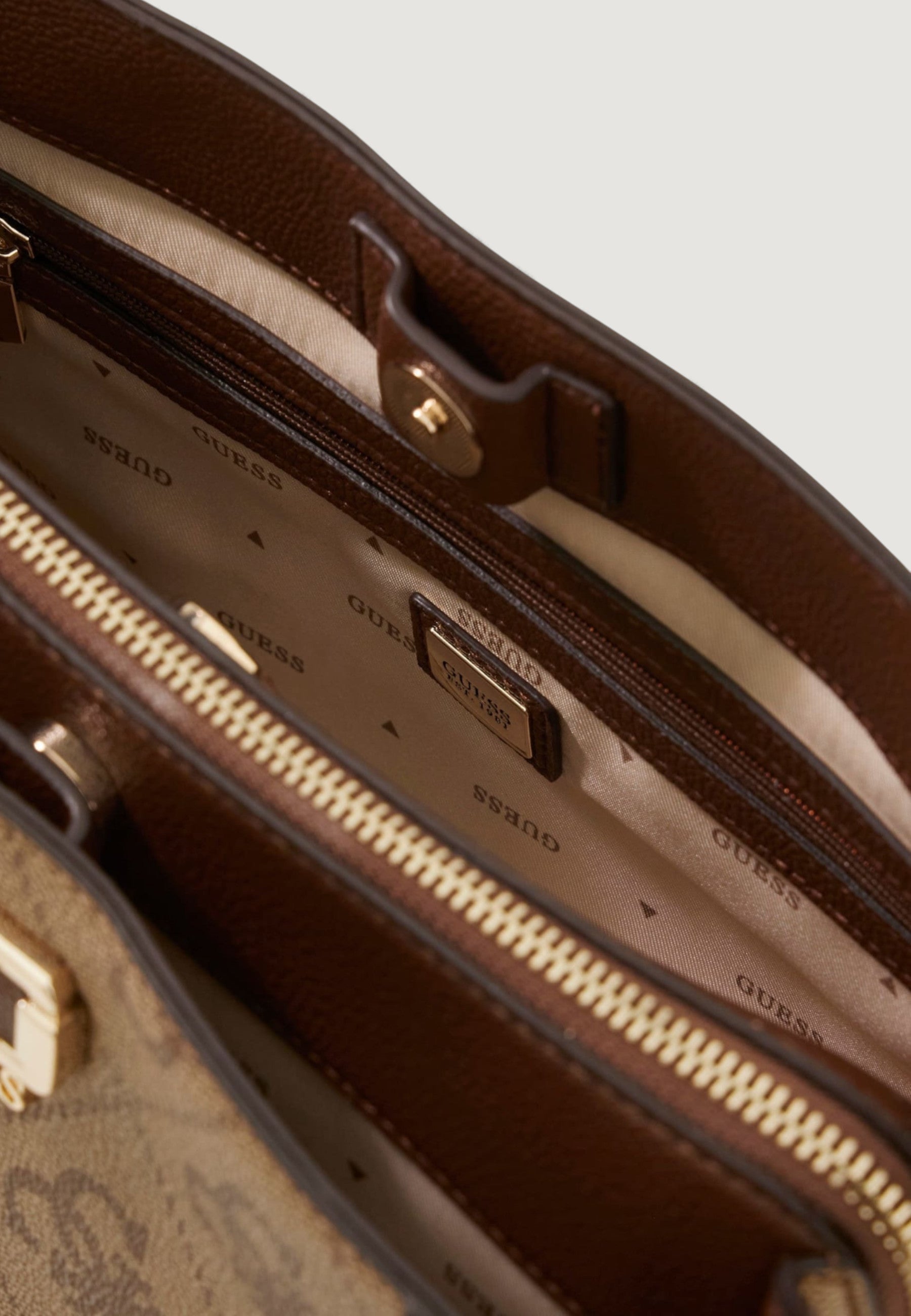 Borsa Guess KARNILLA LOGO GFRIEND SATHEL