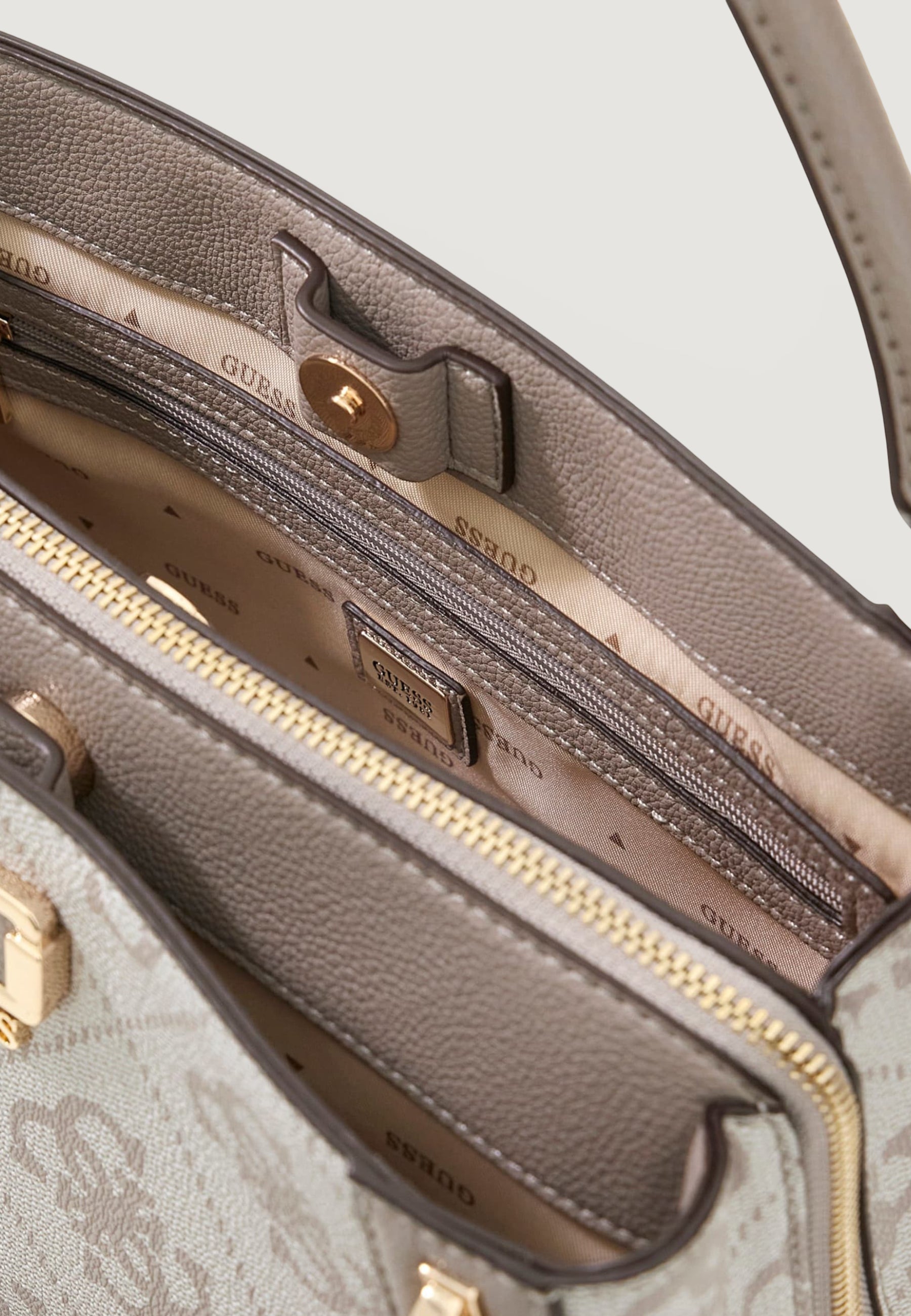 Borsa Guess KARNILLA LOGO GFRIEND SATHEL