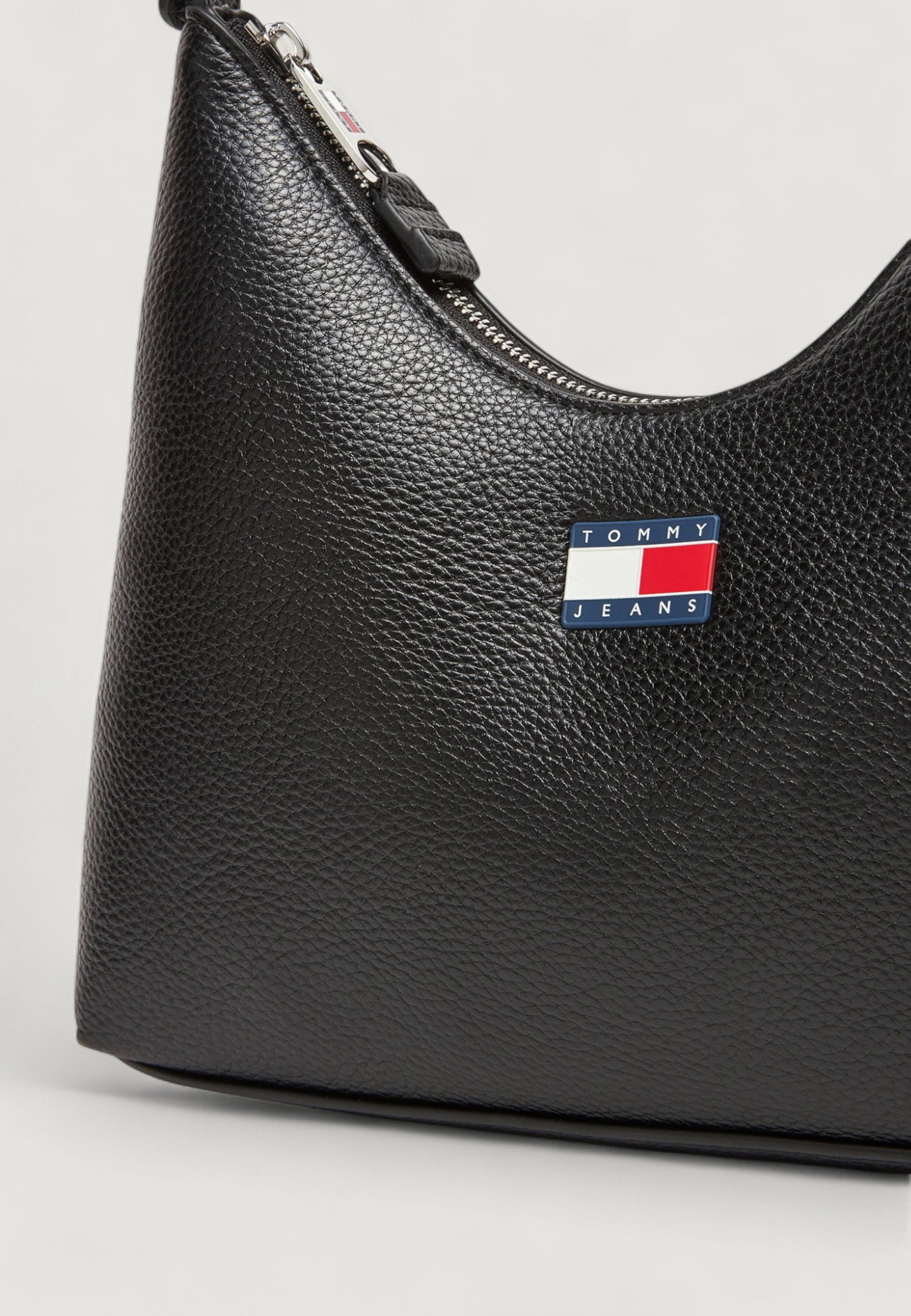 Borsa Tommy Hilfiger TJW MUST SHOULDER BAG
