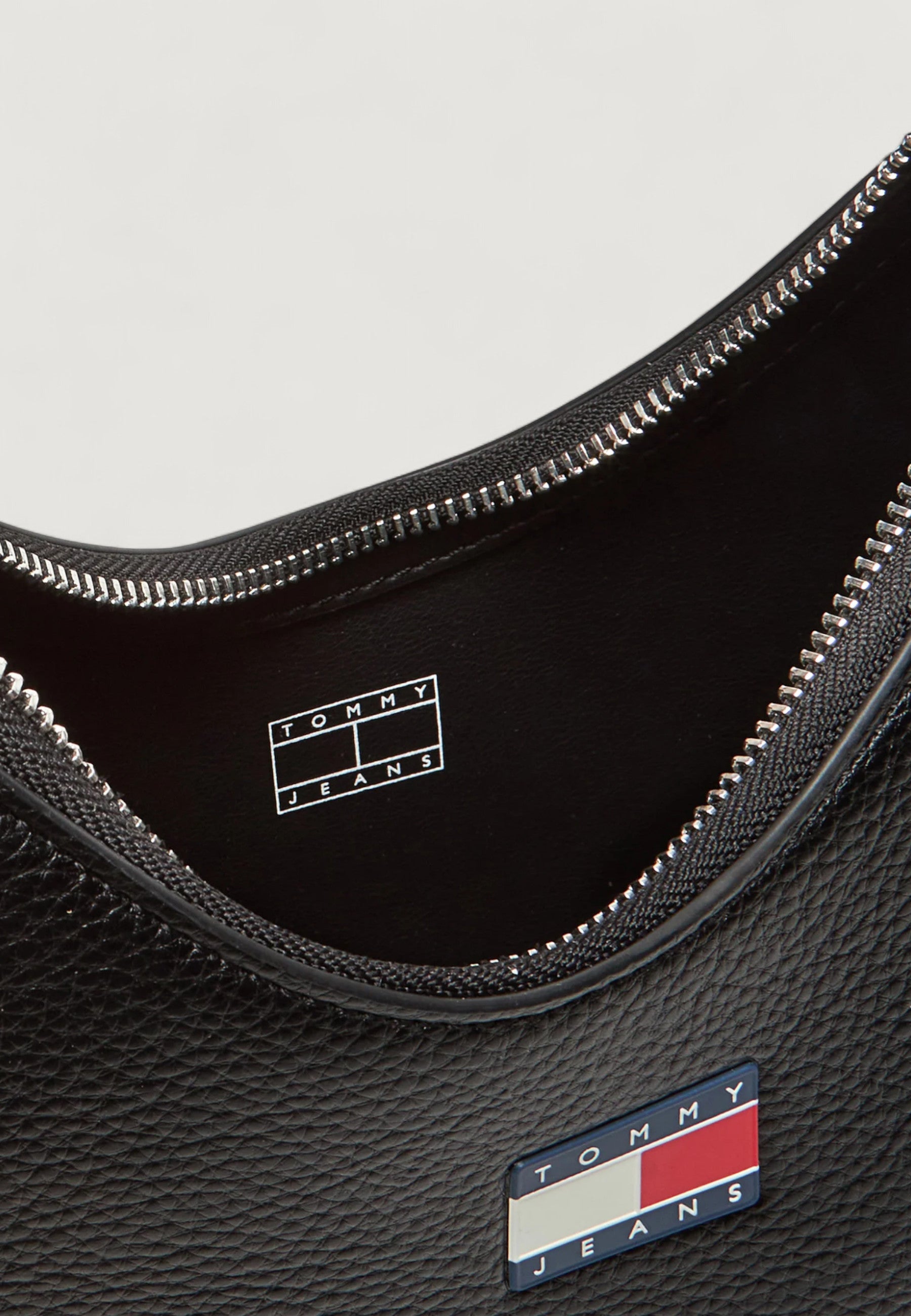 Borsa Tommy Hilfiger TJW MUST SHOULDER BAG