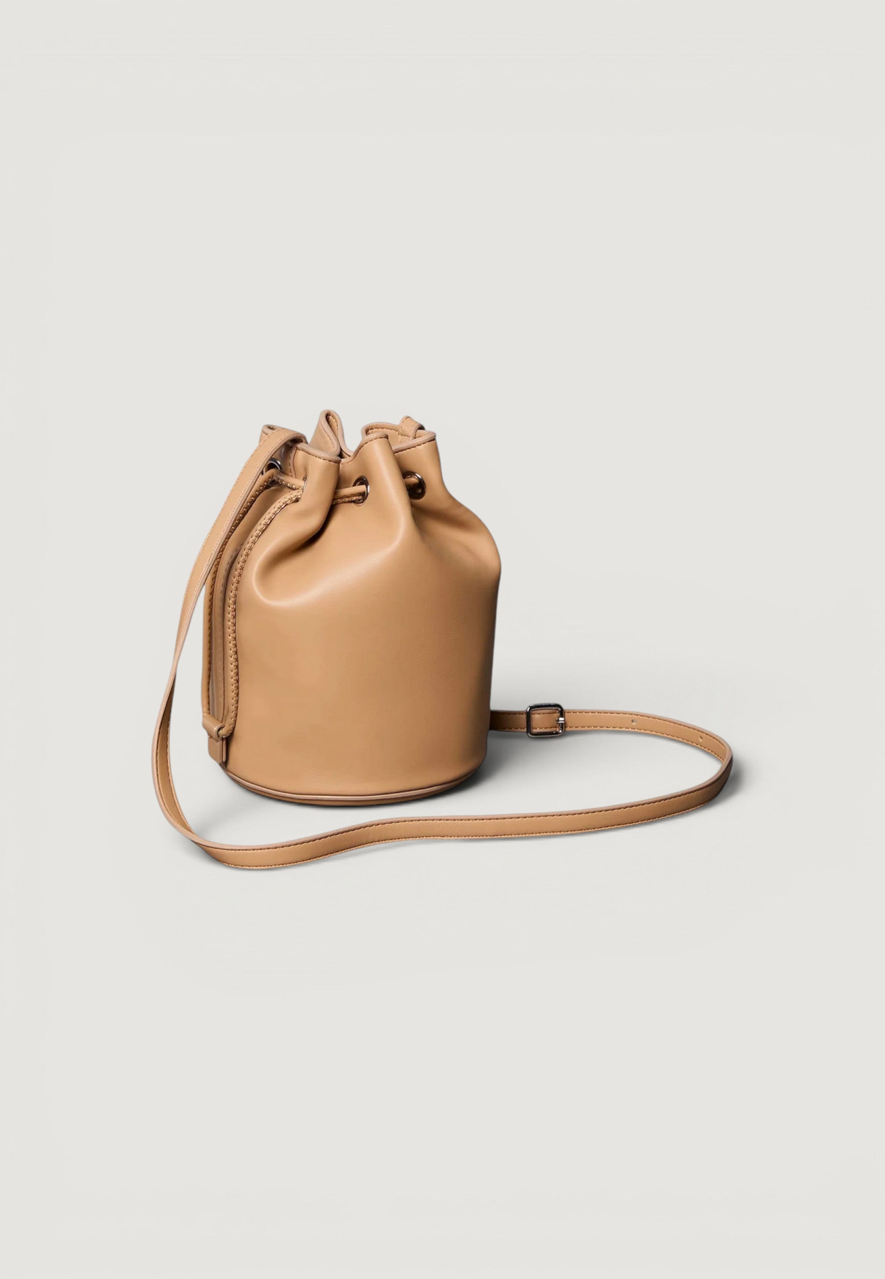Borsa Calvin Klein BOLD CK SMALL BUCKET BAG