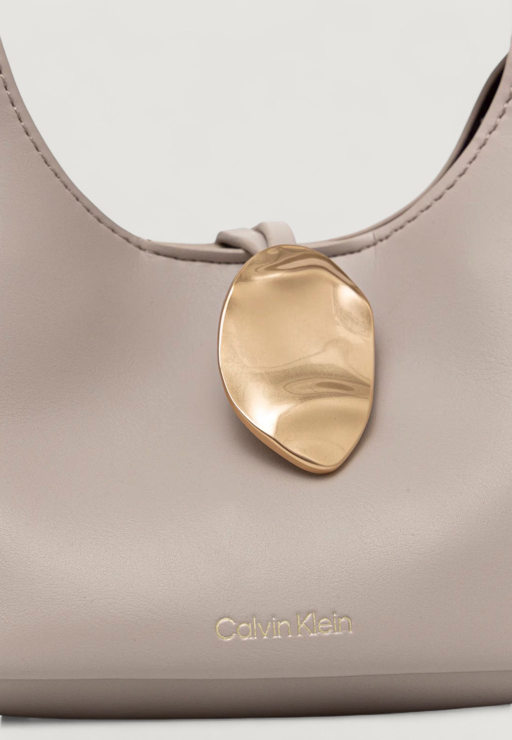 Borsa Calvin Klein STONE LOCK SLOUCHY CROSSBODY BAG