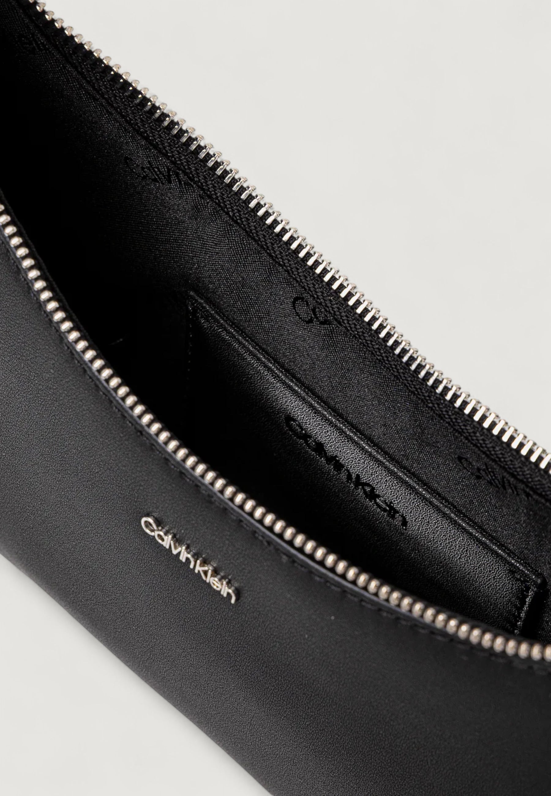 Bag Calvin Klein CK MUST SMALL SHOULDER BAG