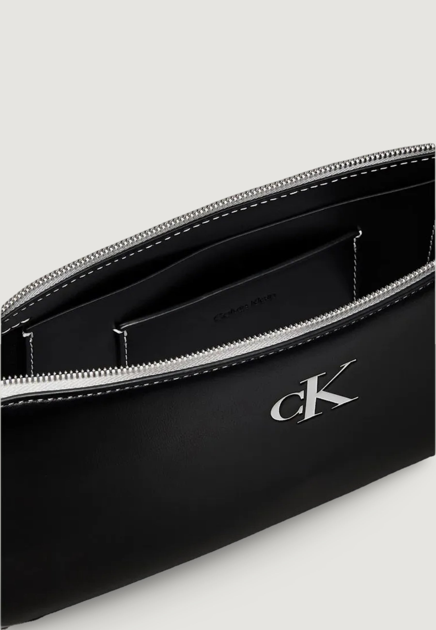 Borsa Calvin Klein CONTRAST CK CONVERTIBLE POUCH