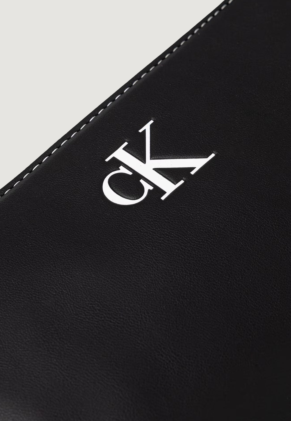 Borsa Calvin Klein CONTRAST CK CONVERTIBLE POUCH