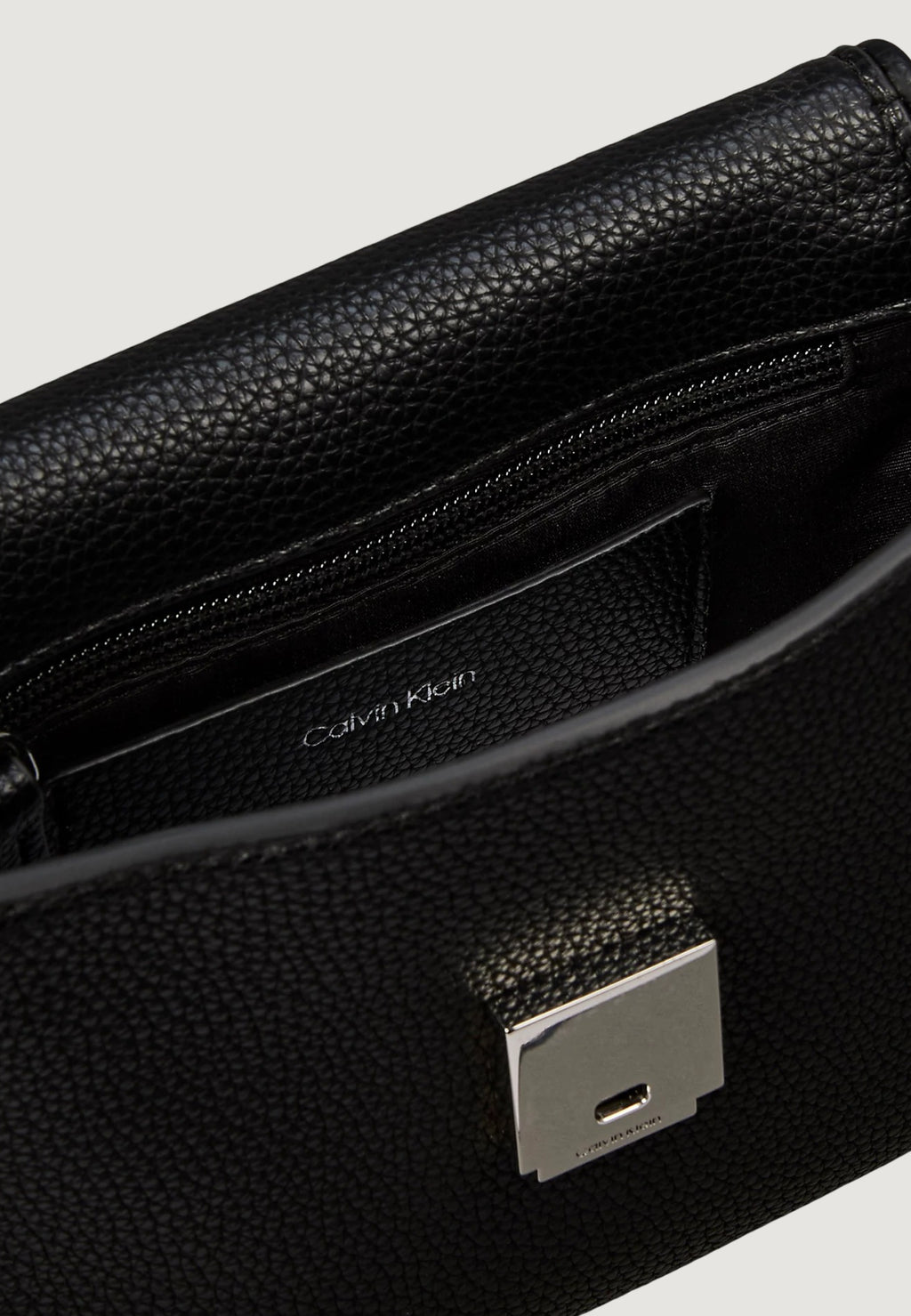 Borsa Calvin Klein EMBLEM HW PEBBLE CROSSBODY 20