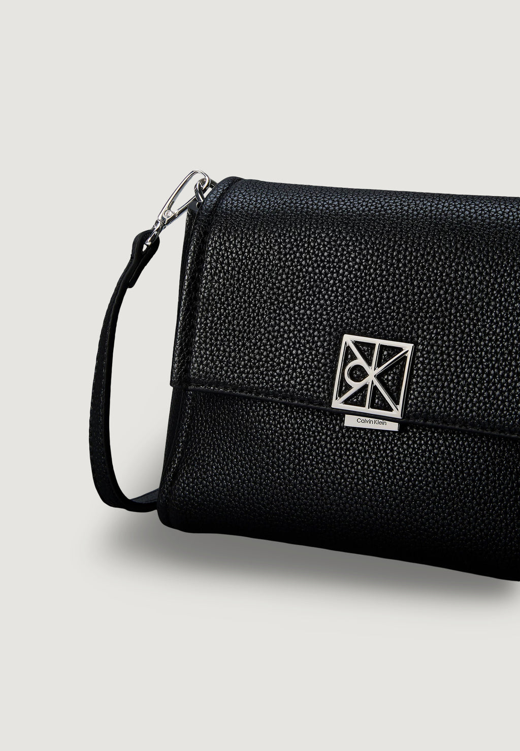 Borsa Calvin Klein EMBLEM HW PEBBLE CROSSBODY 20