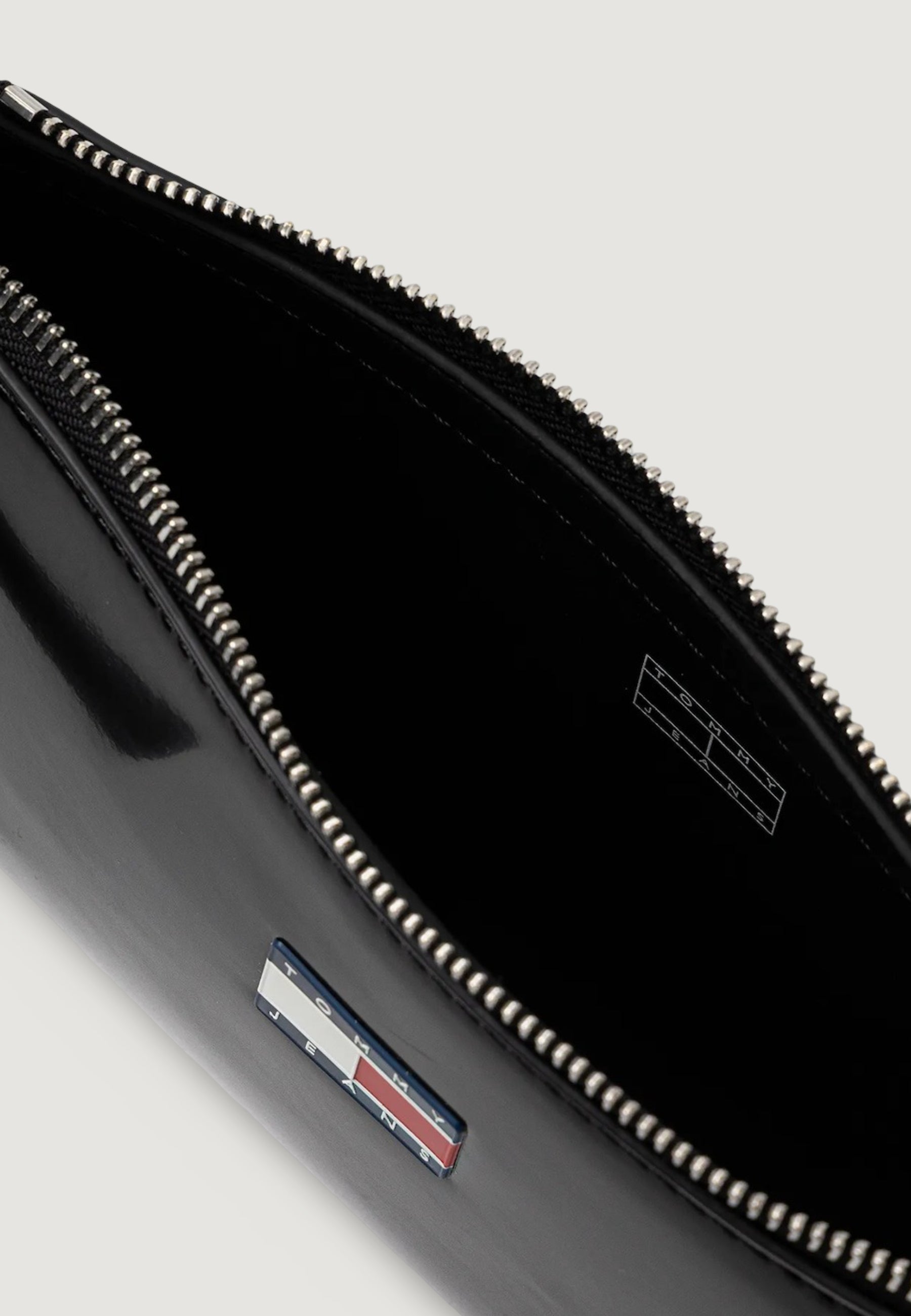 Borsa Tommy Hilfiger TJW MUST SHOULDER BAG