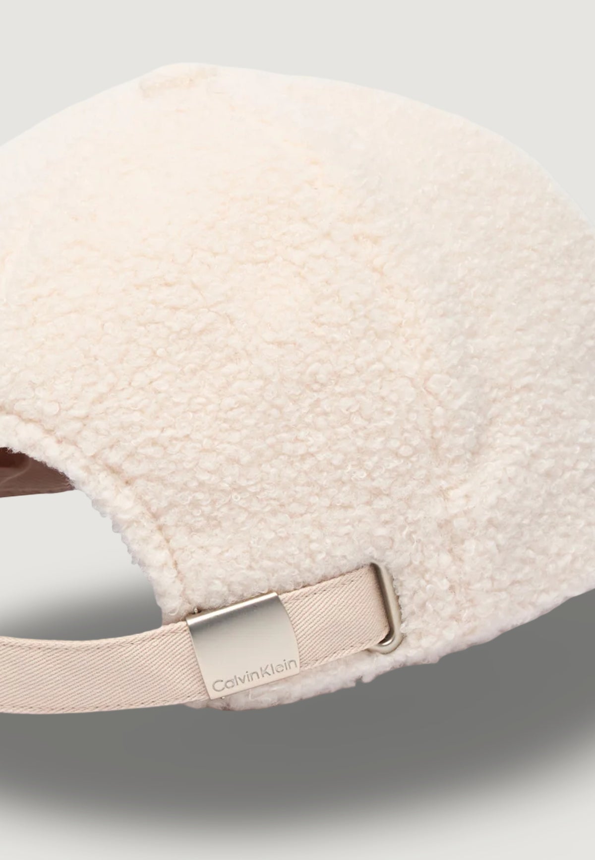 Cappello con visiera Calvin Klein ALL-OVER SHERPA W/ PATCH CAP