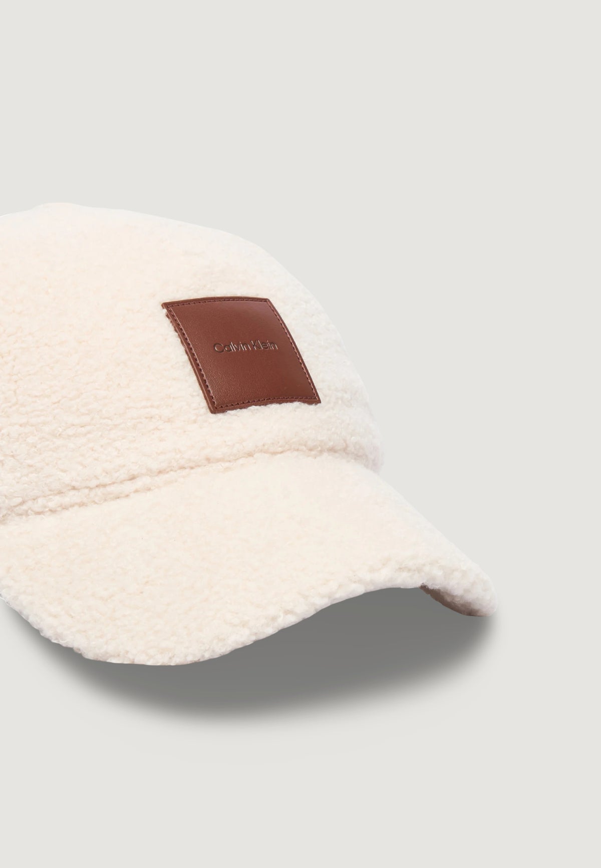 Cappello con visiera Calvin Klein ALL-OVER SHERPA W/ PATCH CAP