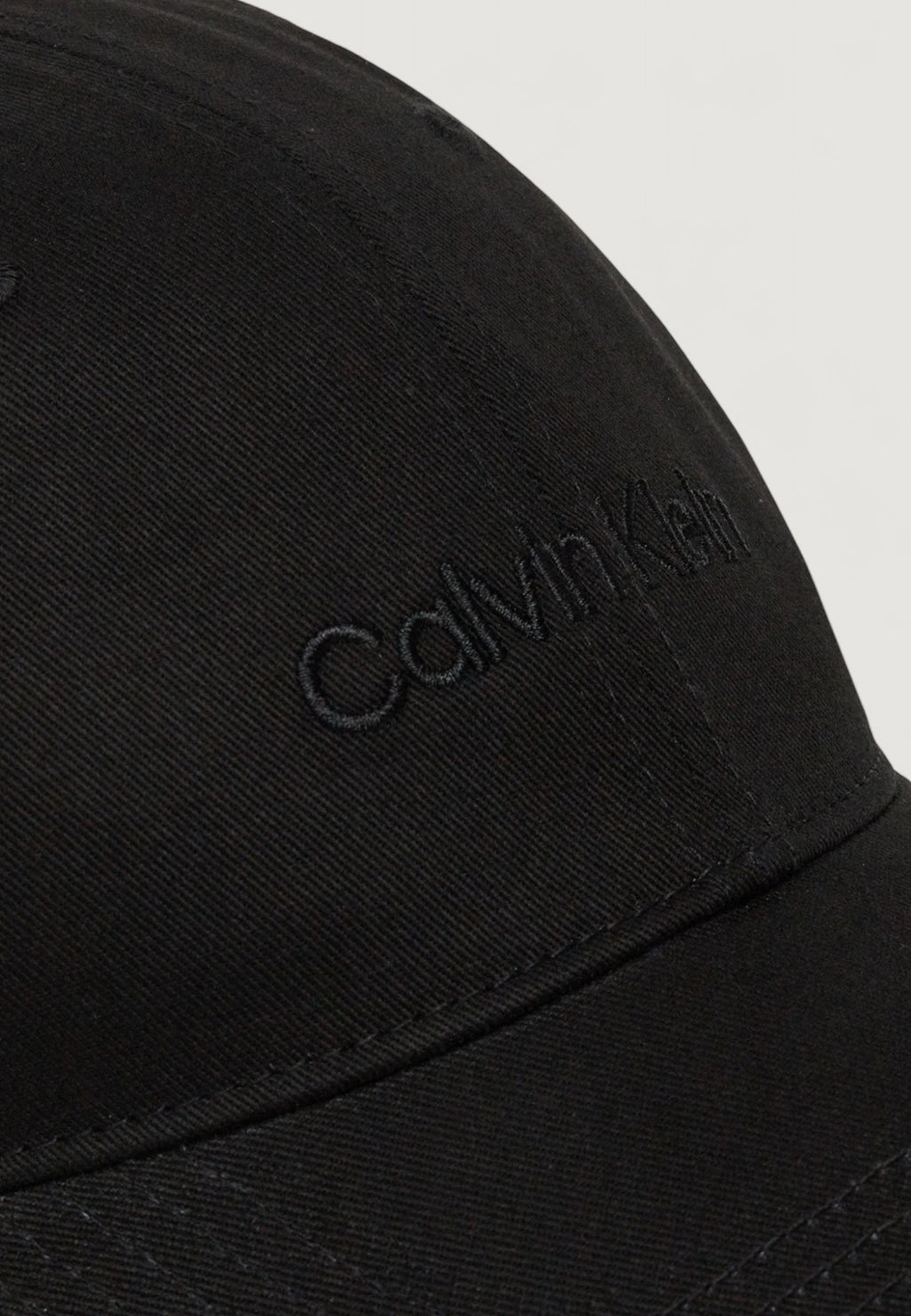 Cappello con visiera Calvin Klein LOGO EMBROIDERY BASEBALL CAP