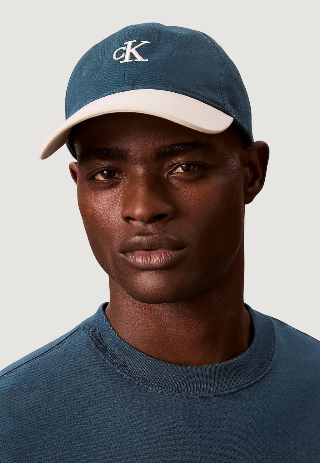 Cappello con visiera Calvin Klein MONOGRAM EMB COLORBLOCK BASEBALL