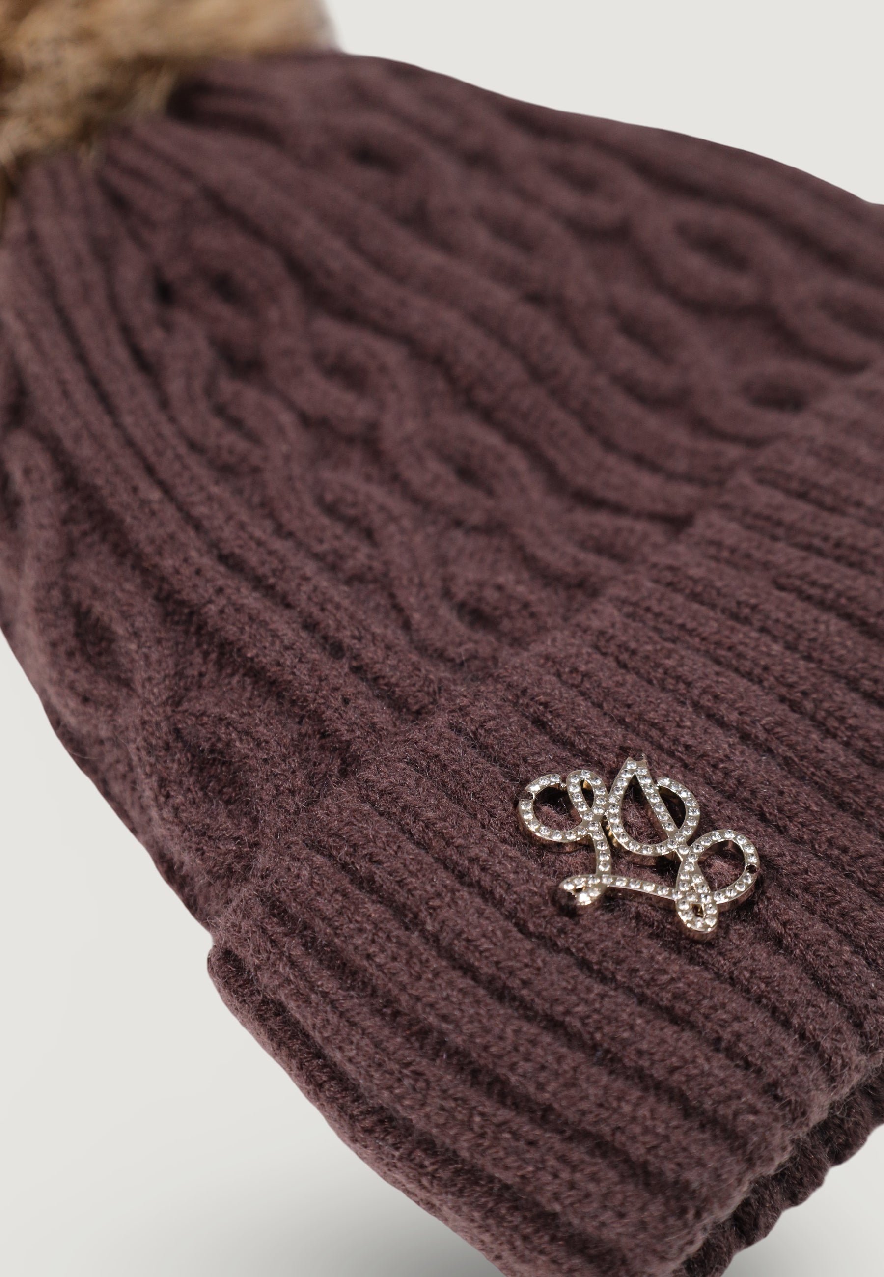  Liu-Jo HAT
