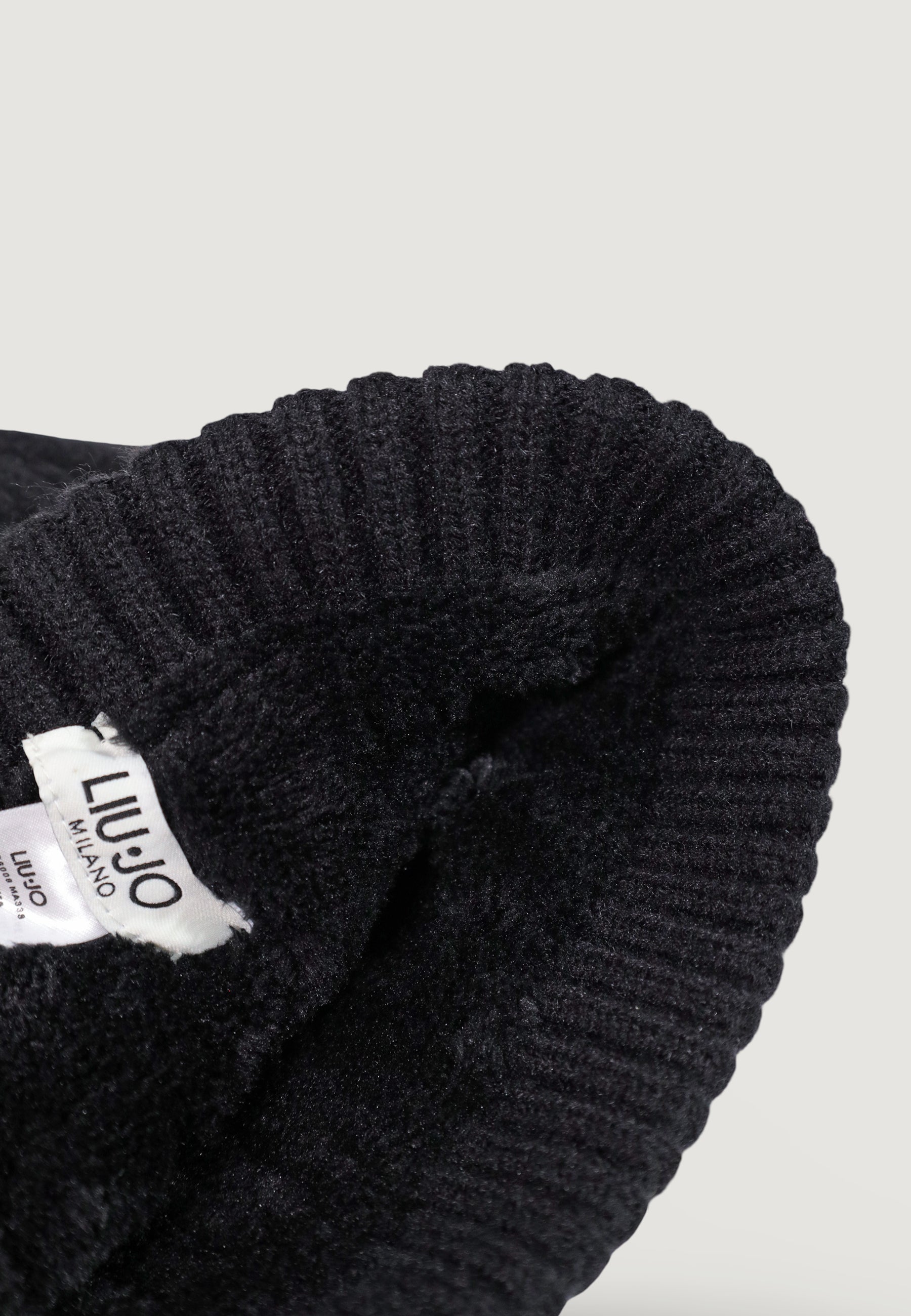 Liu-Jo HAT