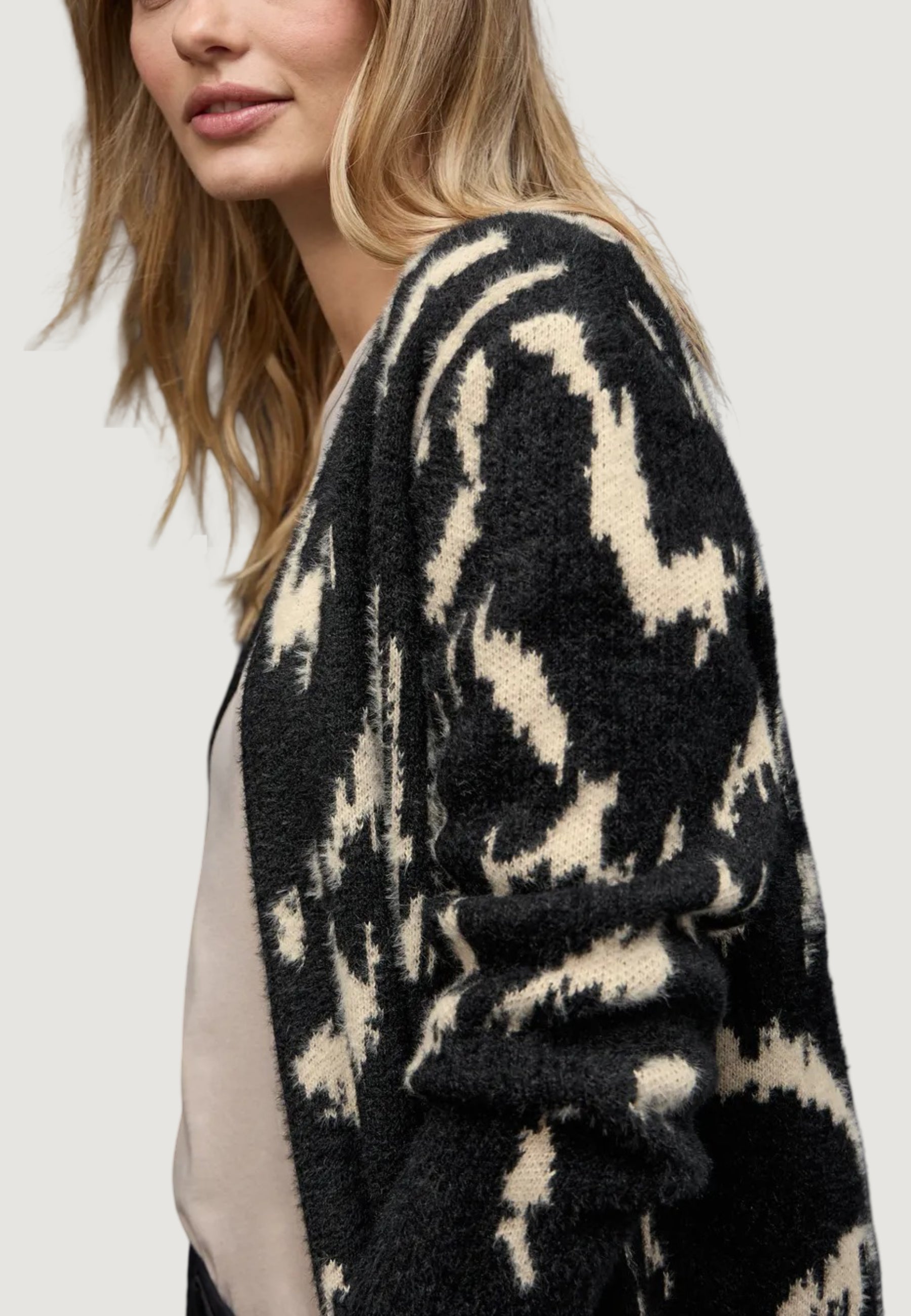 Cardigan Street One EOS_Cosy jacquard cardigan