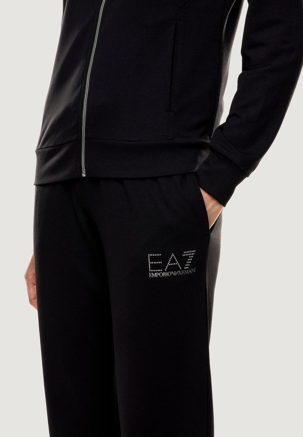  EA7 8NTV51 TJ9RZ