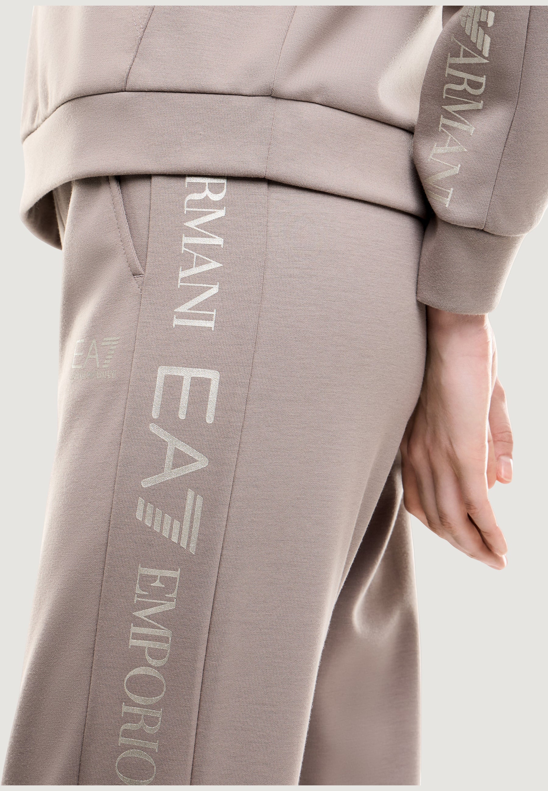  EA7 TRACKSUIT