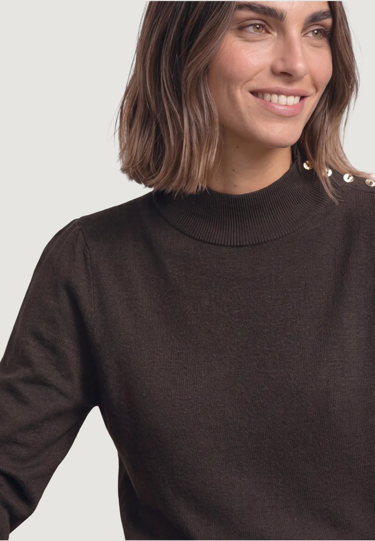 Jersey Street One feminine sweater_button detail