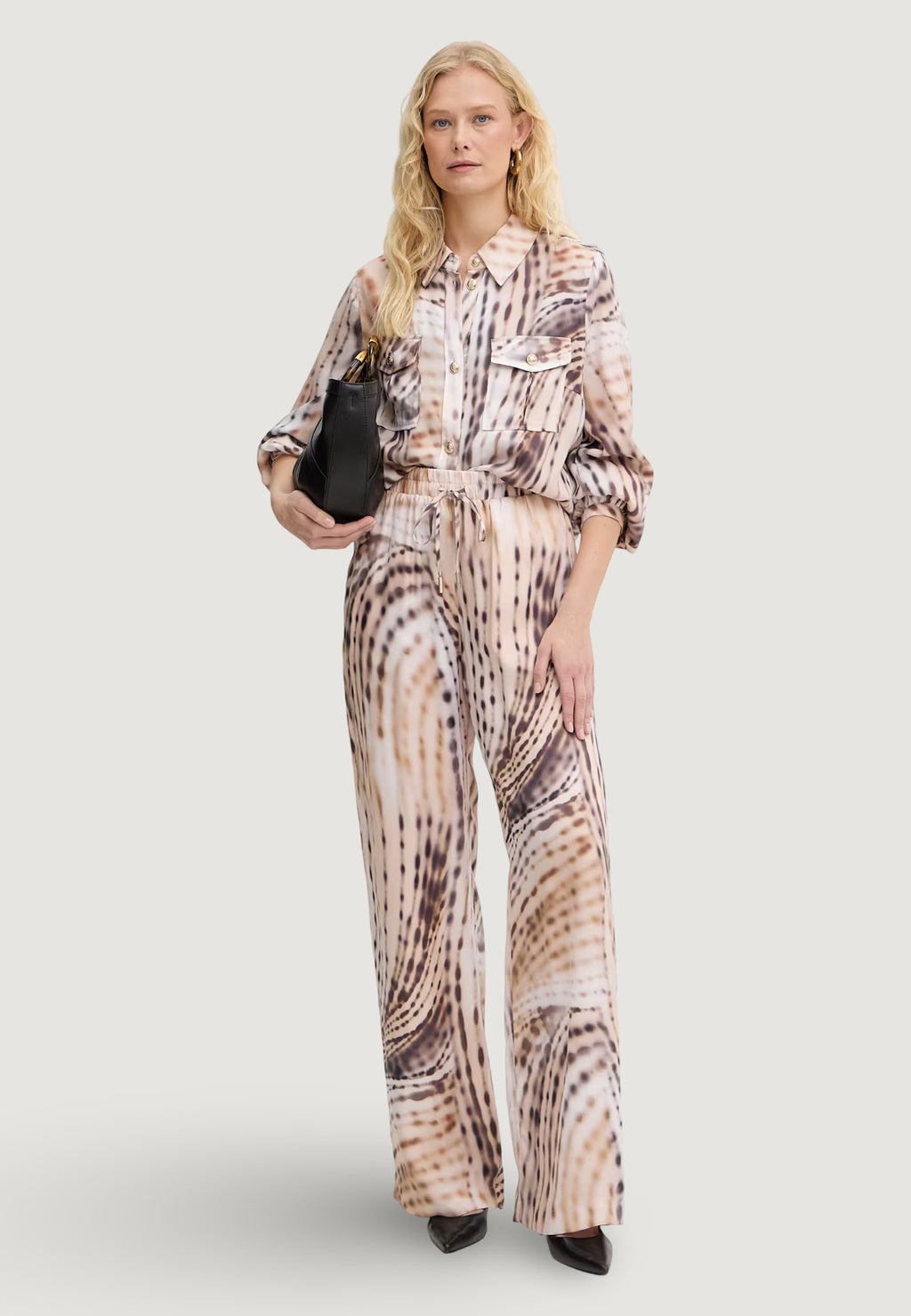 Pantaloni a palazzo Guess DALIA FLUID JOGGER PANT
