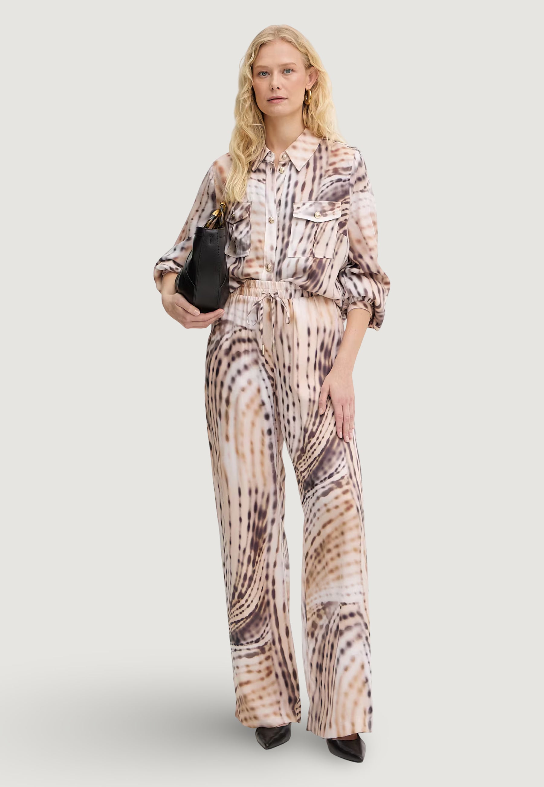 Pantaloni a palazzo Guess DALIA FLUID JOGGER PANT